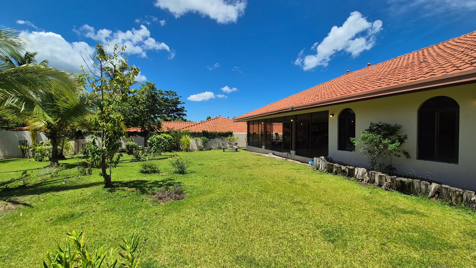 Spacious 3-Bedroom Home with Expansive Backyard Oasis Near Coronado P-0038 - Image 39