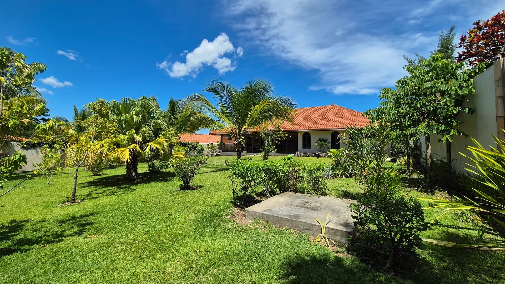 Spacious 3-Bedroom Home with Expansive Backyard Oasis Near Coronado P-0038 - Image 41