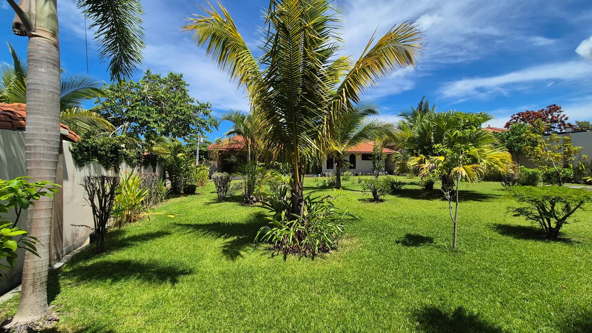 Spacious 3-Bedroom Home with Expansive Backyard Oasis Near Coronado P-0038 - Image 44