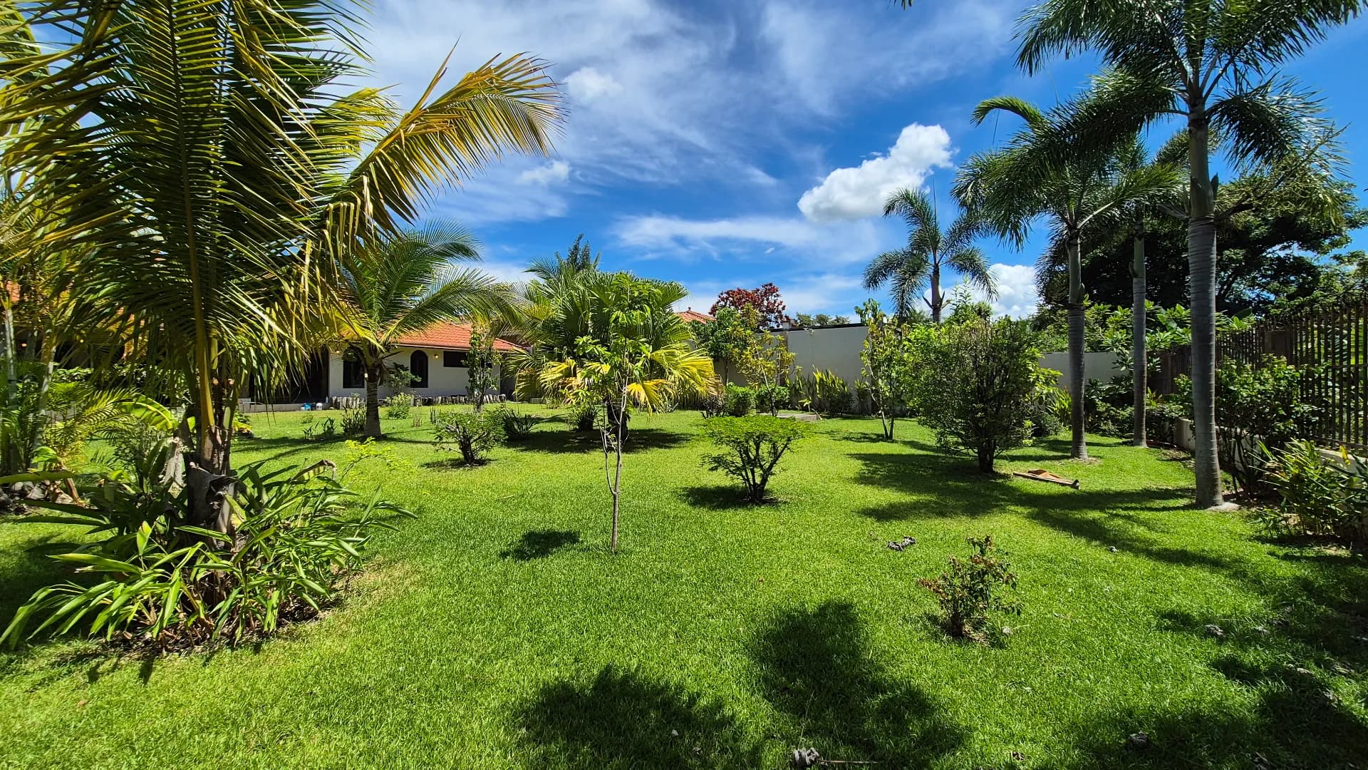 Spacious 3-Bedroom Home with Expansive Backyard Oasis Near Coronado P-0038 - Image 45