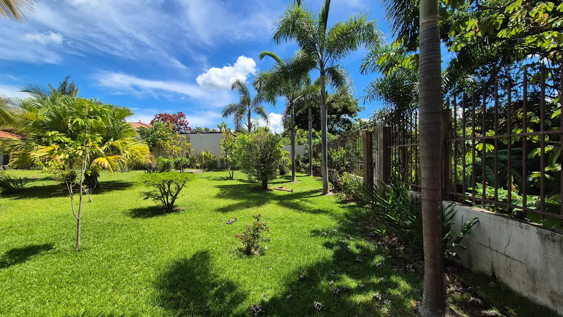 Spacious 3-Bedroom Home with Expansive Backyard Oasis Near Coronado P-0038 - Image 46