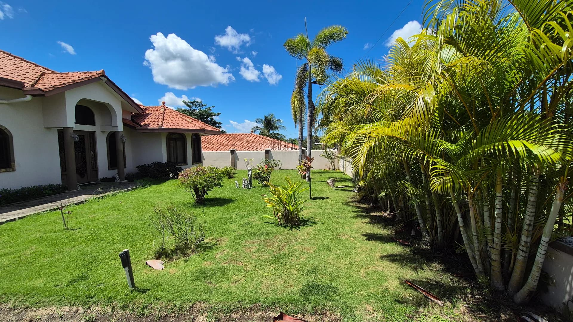 Spacious 3-Bedroom Home with Expansive Backyard Oasis Near Coronado P-0038 - Image 56