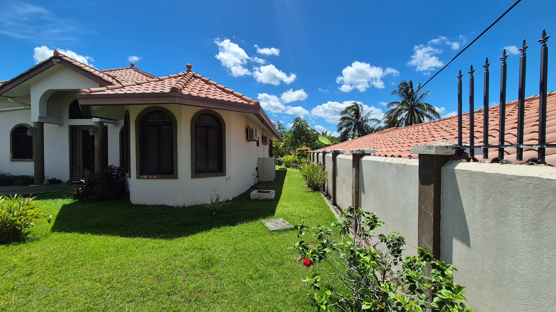 Spacious 3-Bedroom Home with Expansive Backyard Oasis Near Coronado P-0038 - Image 58