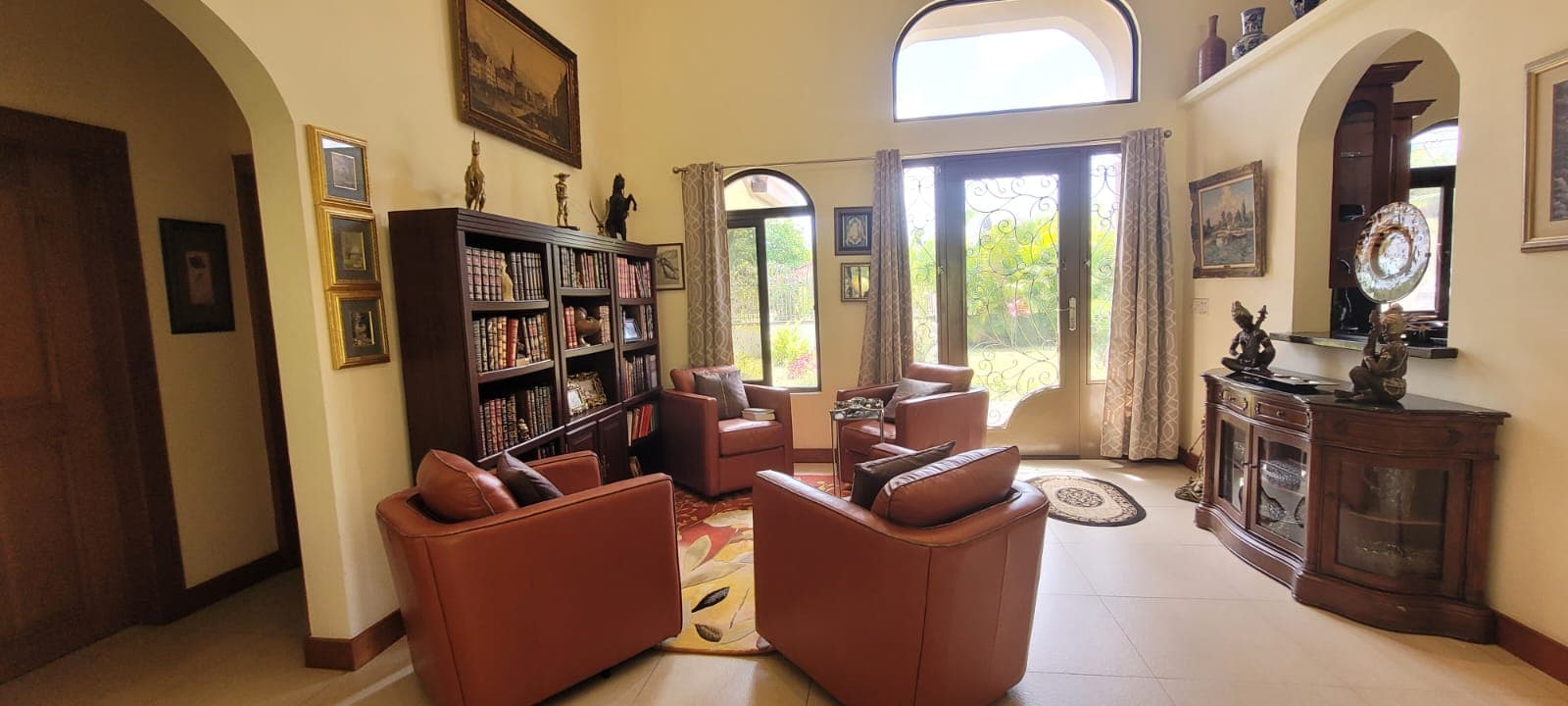 Spacious 3-Bedroom Home with Expansive Backyard Oasis Near Coronado P-0038 - Image 6