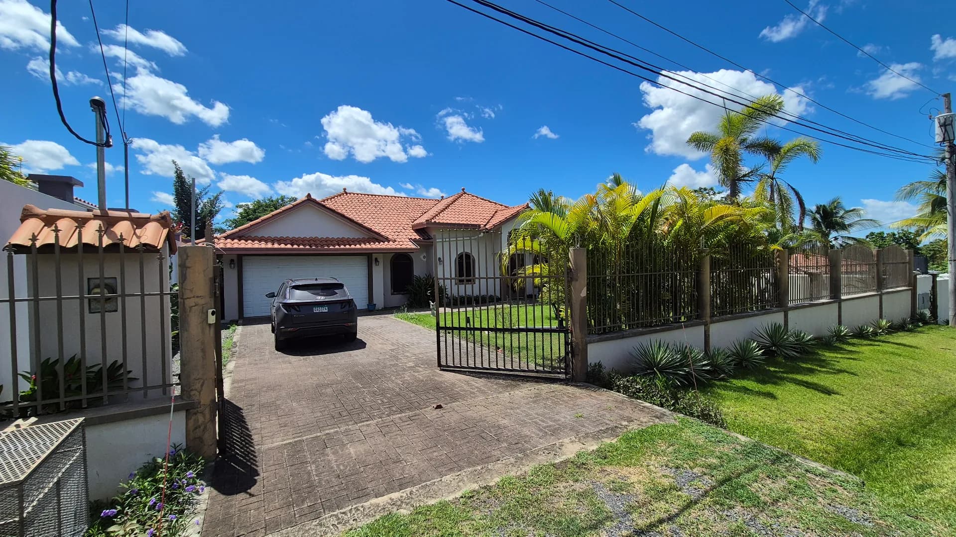 Spacious 3-Bedroom Home with Expansive Backyard Oasis Near Coronado P-0038 - Image 61