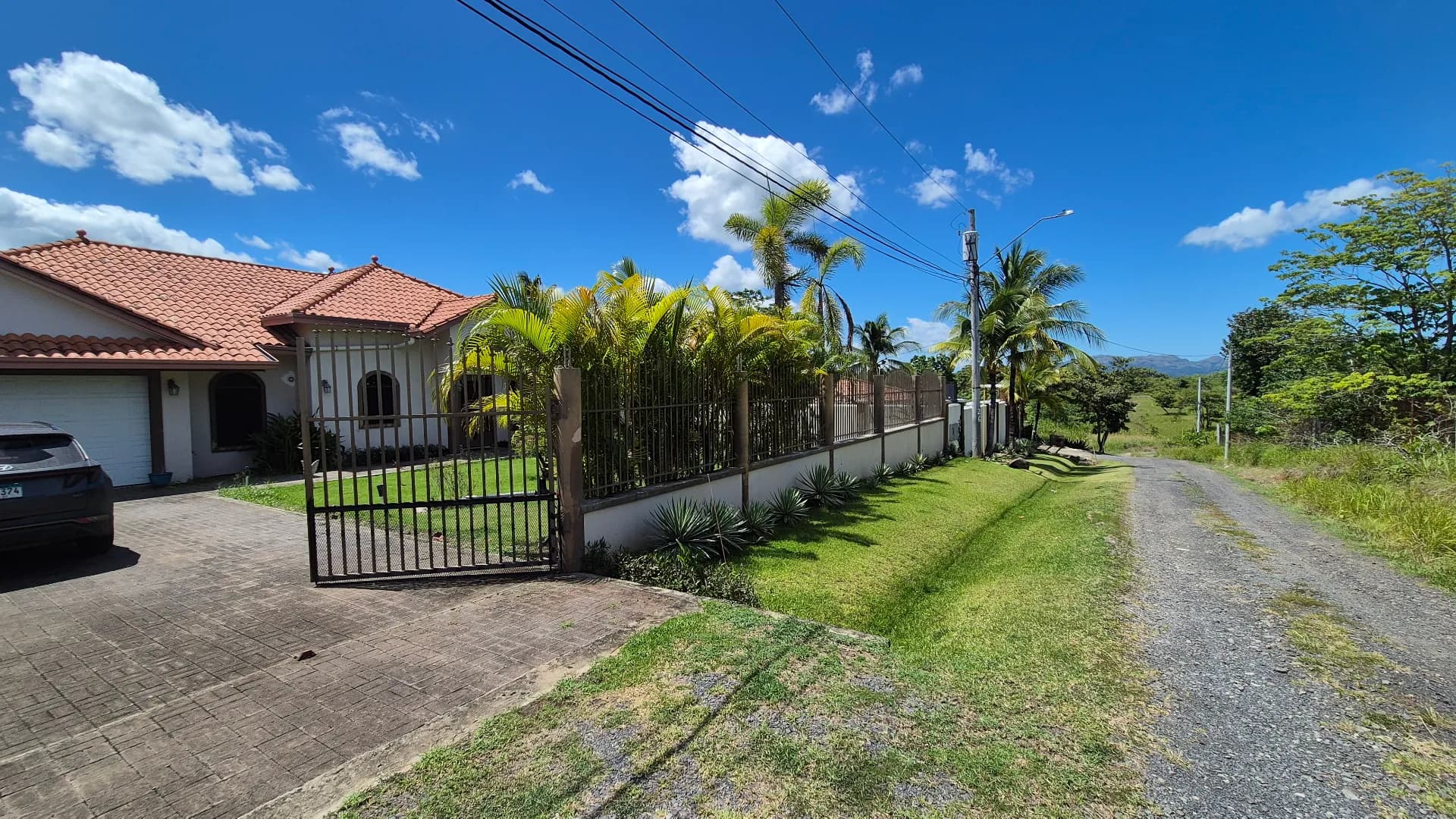 Spacious 3-Bedroom Home with Expansive Backyard Oasis Near Coronado P-0038 - Image 62