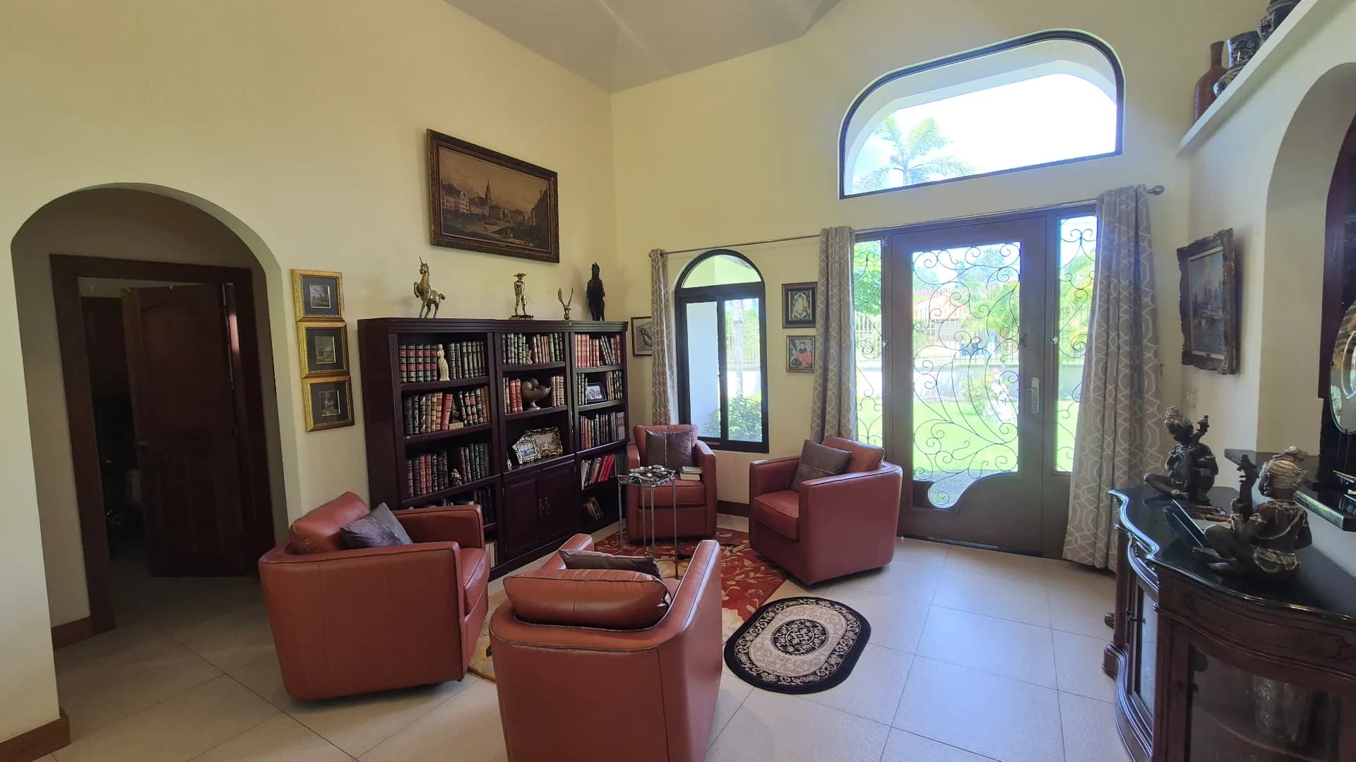 Spacious 3-Bedroom Home with Expansive Backyard Oasis Near Coronado P-0038 - Image 6