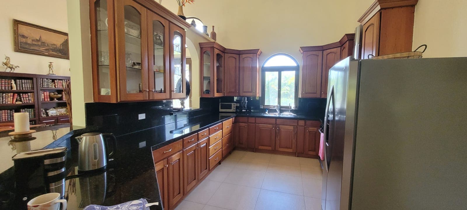 Spacious 3-Bedroom Home with Expansive Backyard Oasis Near Coronado P-0038 - Image 7