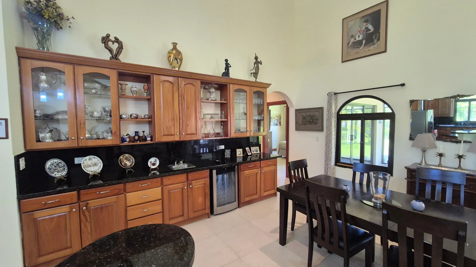 Spacious 3-Bedroom Home with Expansive Backyard Oasis Near Coronado P-0038 - Image 9