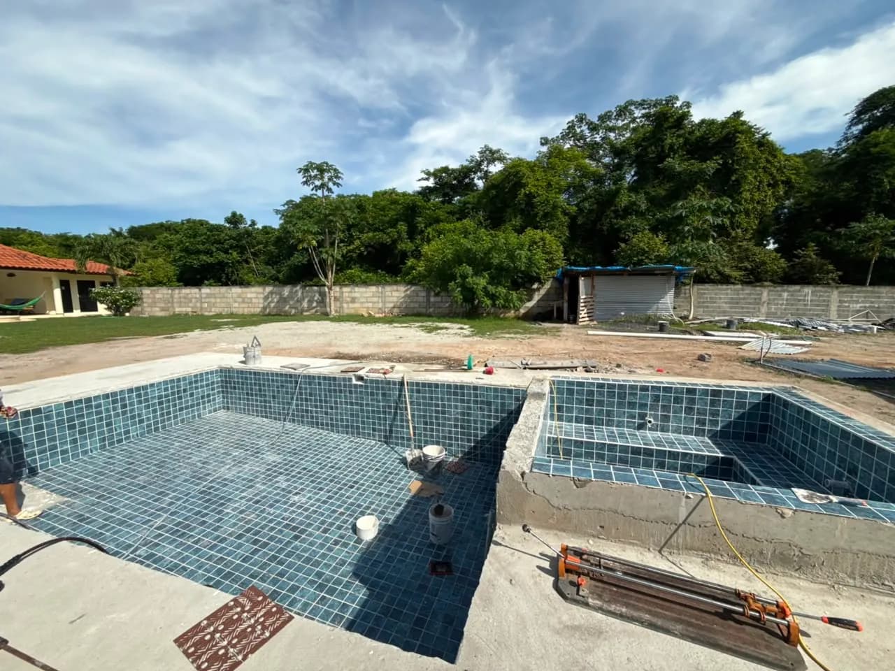 3 Bedroom Coastal Home with Pool R-0048 - Image 23