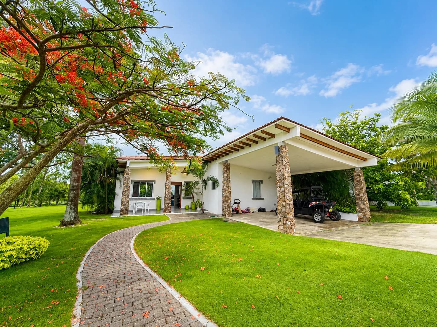 Modern Open-Concept 3 Bedroom Home in a Tropical Setting R-0055 - Image 2