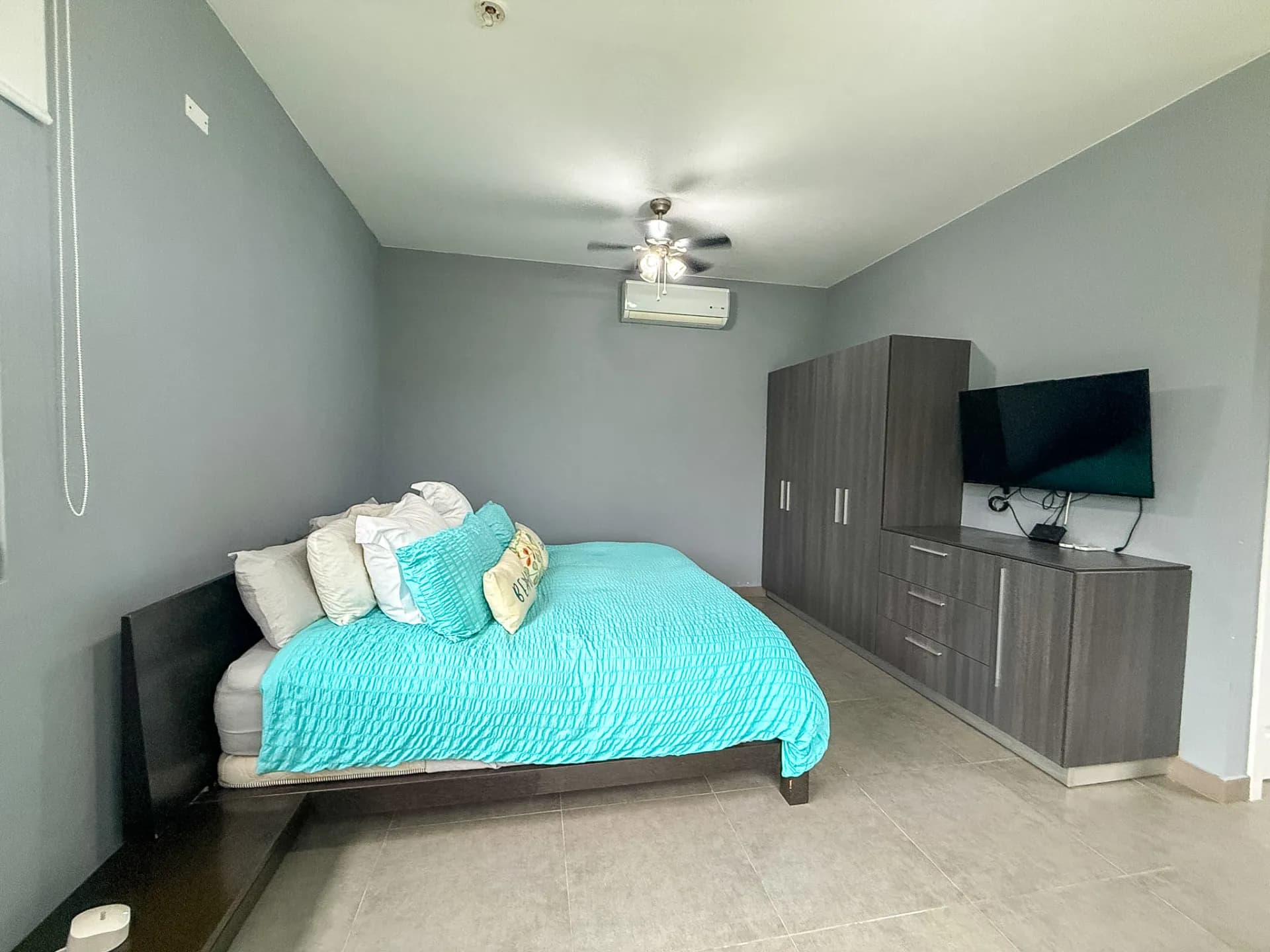 Modern Open-Concept 3 Bedroom Home in a Tropical Setting R-0055 - Image 15
