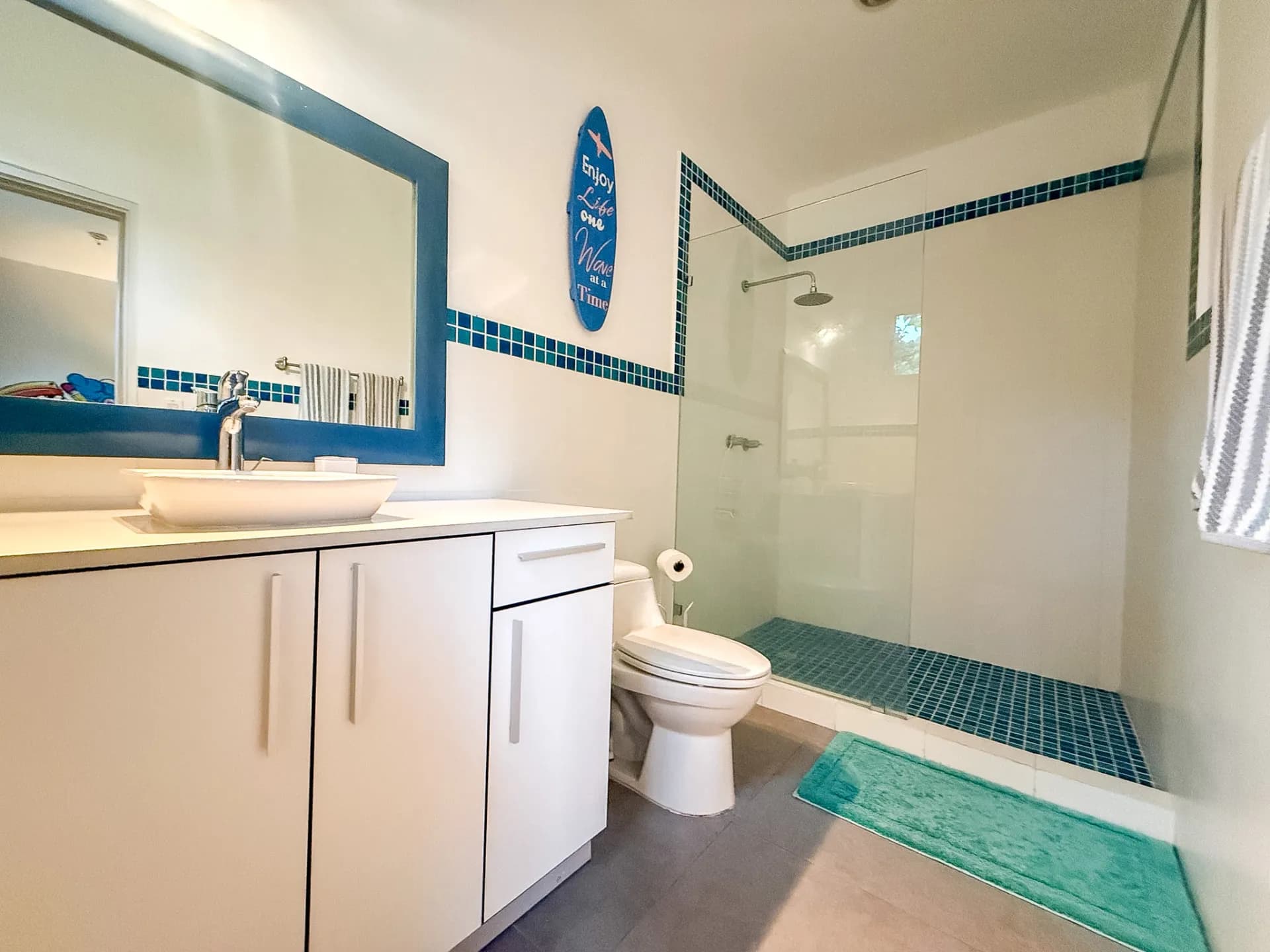 Modern Open-Concept 3 Bedroom Home in a Tropical Setting R-0055 - Image 20