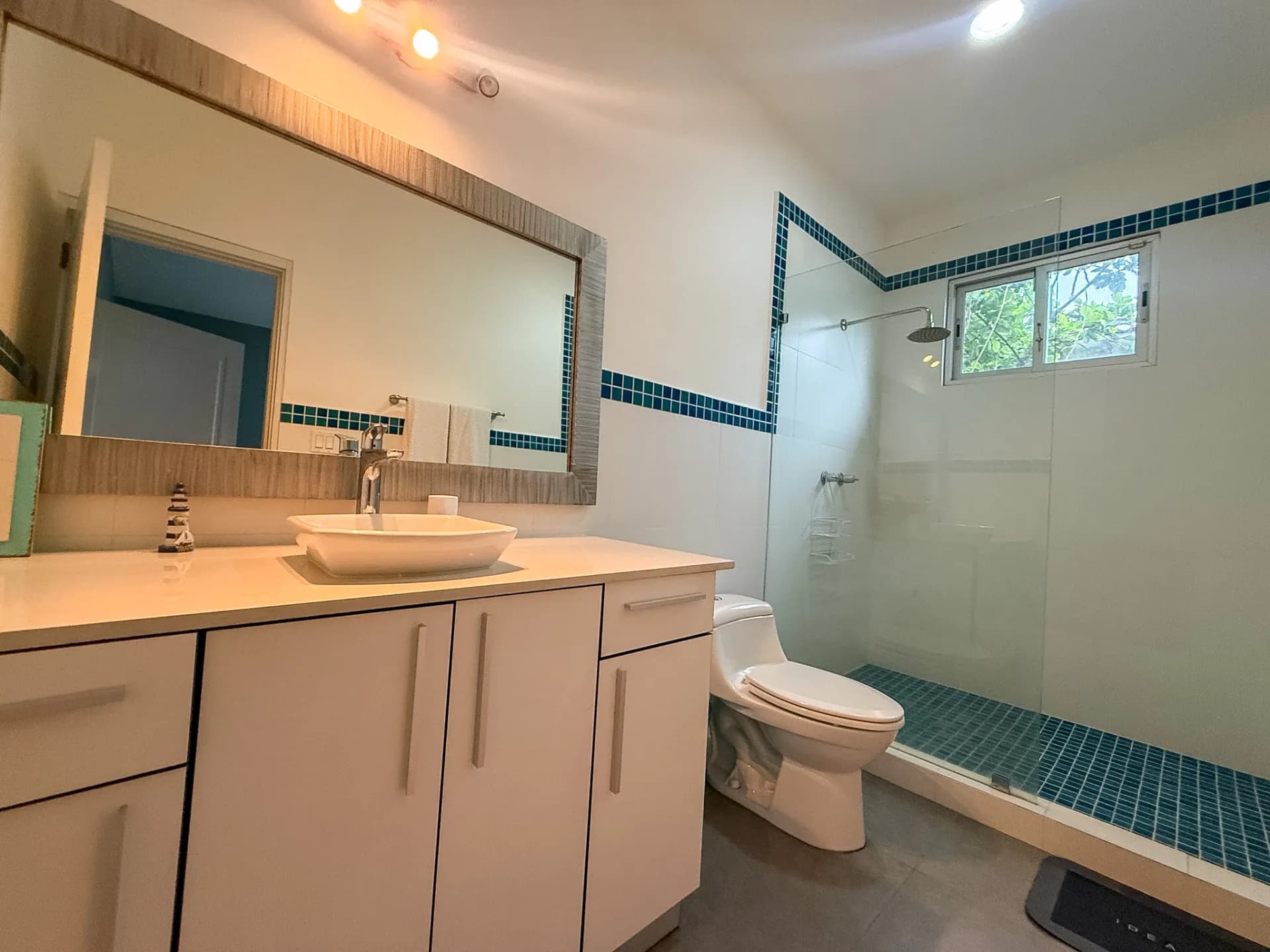 Modern Open-Concept 3 Bedroom Home in a Tropical Setting R-0055 - Image 23