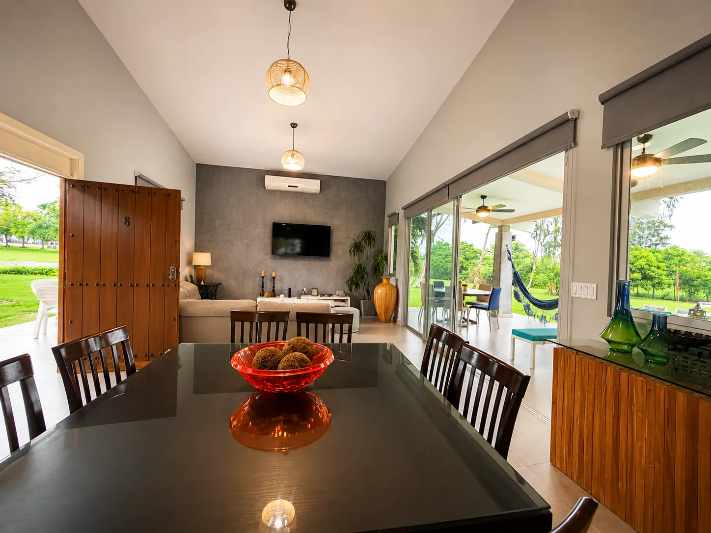 Modern Open-Concept 3 Bedroom Home in a Tropical Setting R-0055