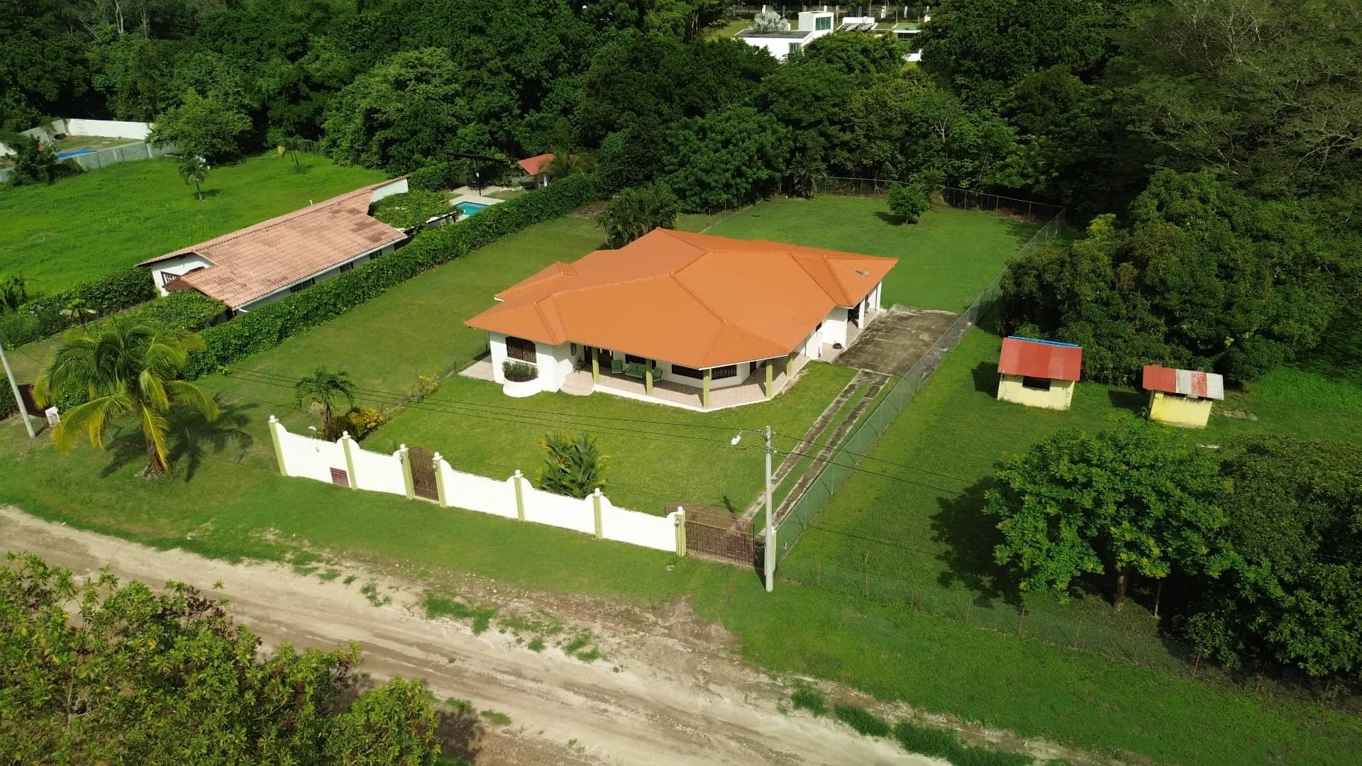 Spacious 4-Bedroom House close to the beach in Santa Clara. R-0516 - Image 2