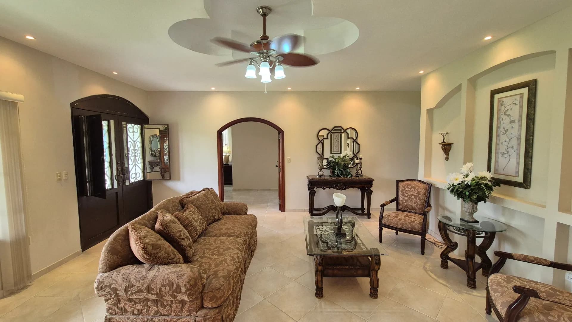 Spacious 4-Bedroom House close to the beach in Santa Clara. R-0516 - Image 10