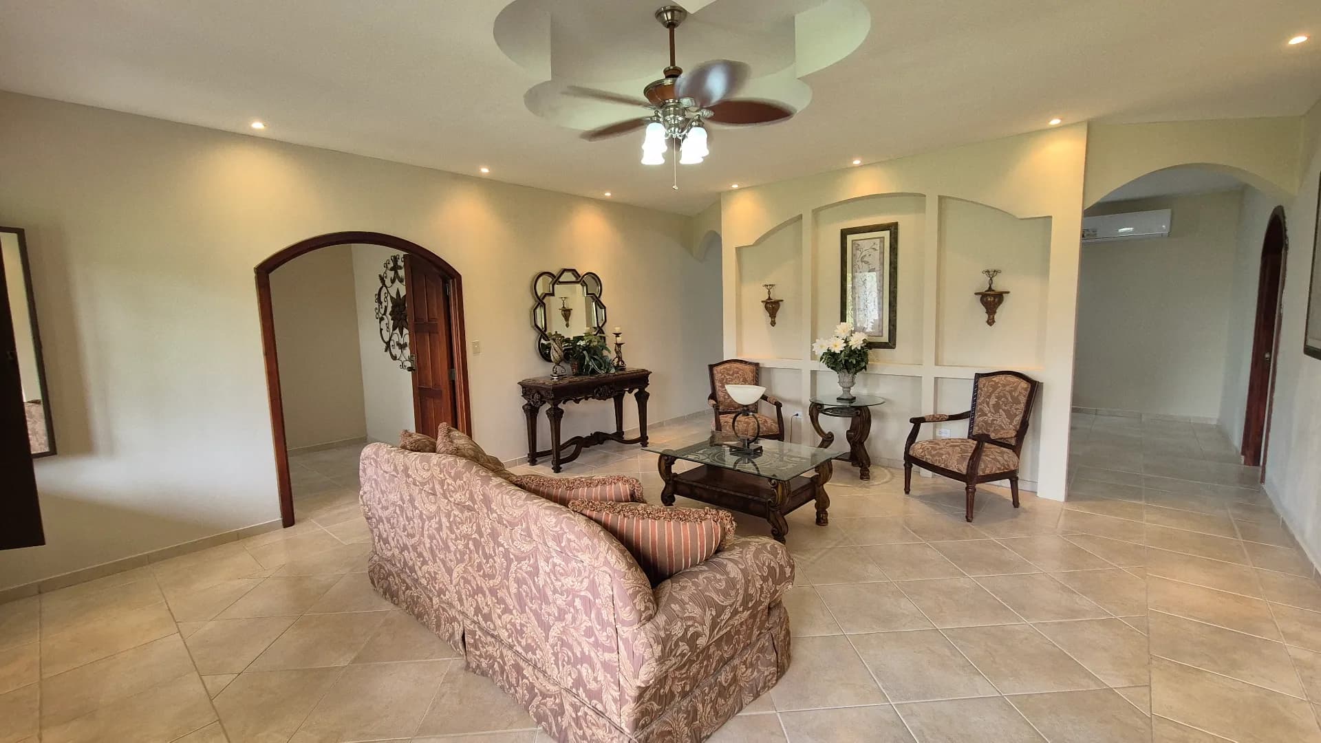 Spacious 4-Bedroom House close to the beach in Santa Clara. R-0516 - Image 11