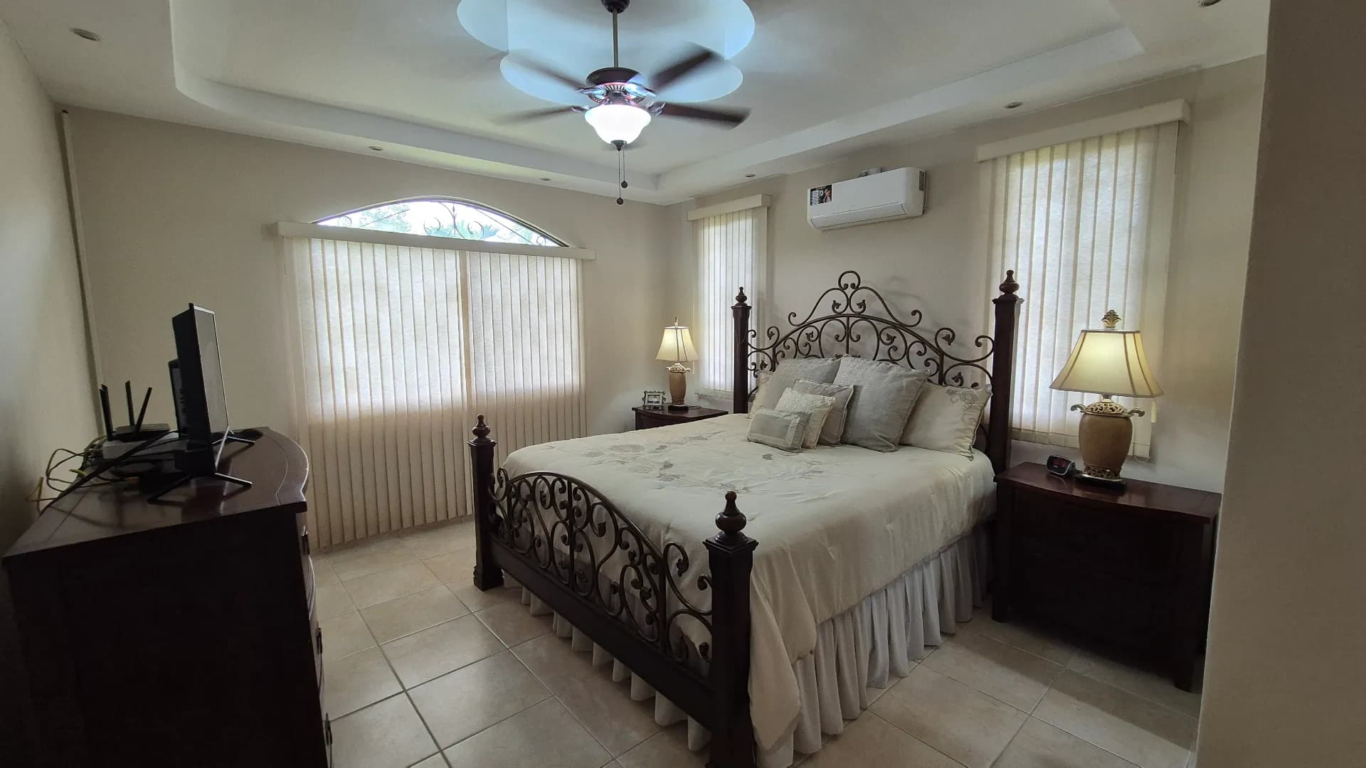 Spacious 4-Bedroom House close to the beach in Santa Clara. R-0516 - Image 15