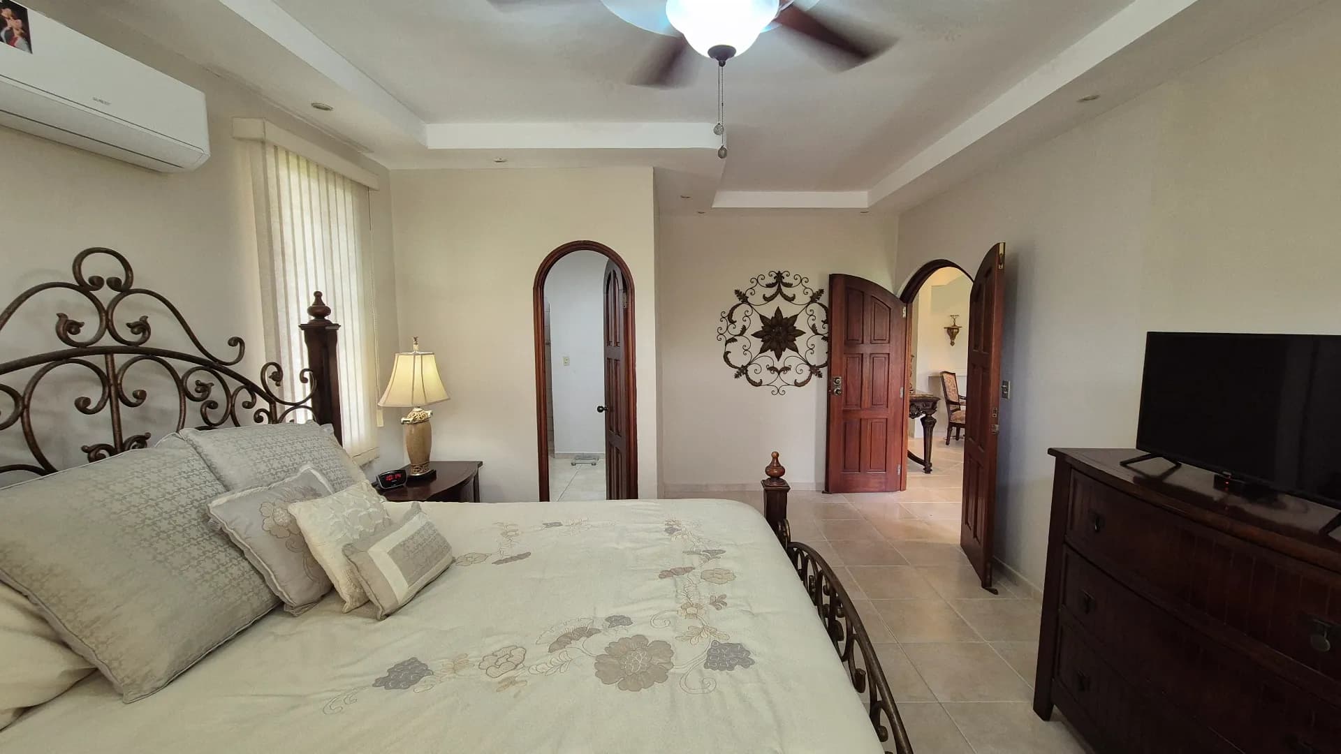 Spacious 4-Bedroom House close to the beach in Santa Clara. R-0516 - Image 16