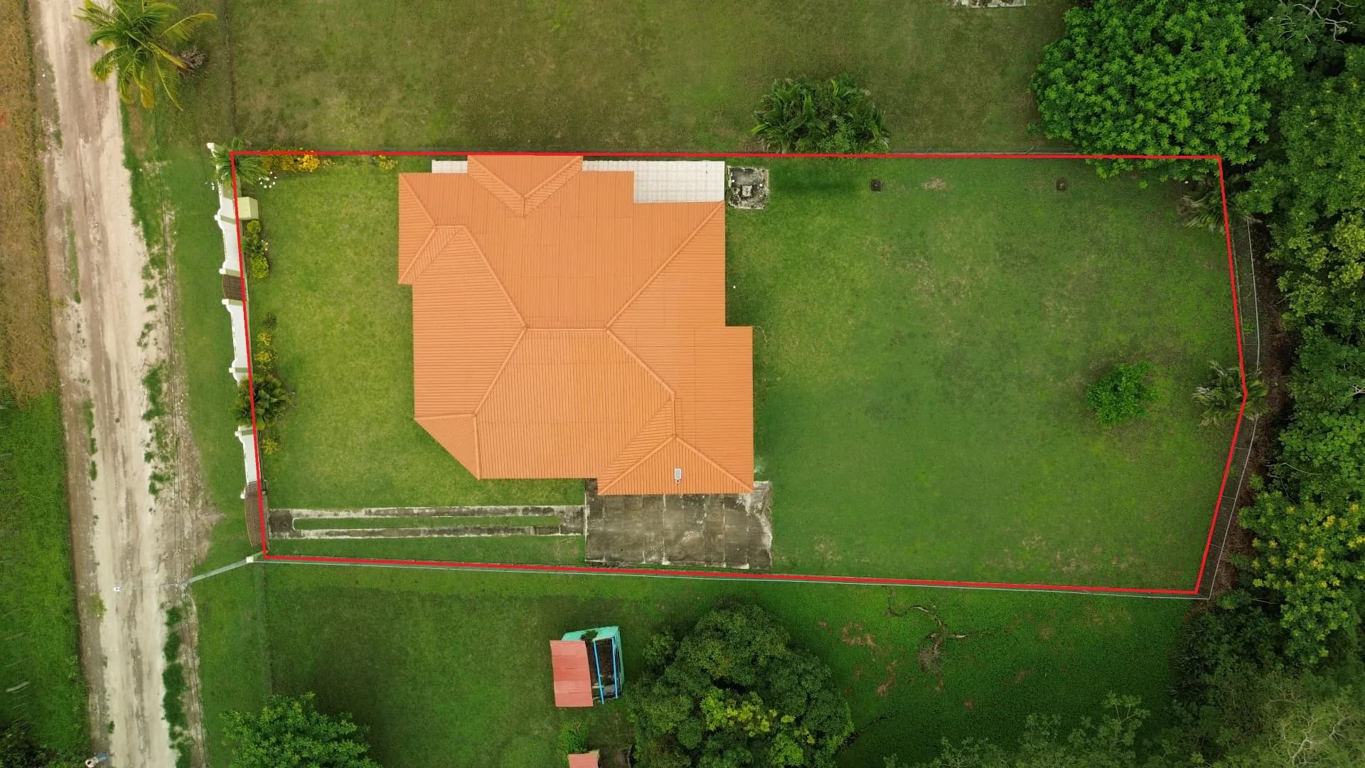 Spacious 4-Bedroom House close to the beach in Santa Clara. R-0516 - Image 3