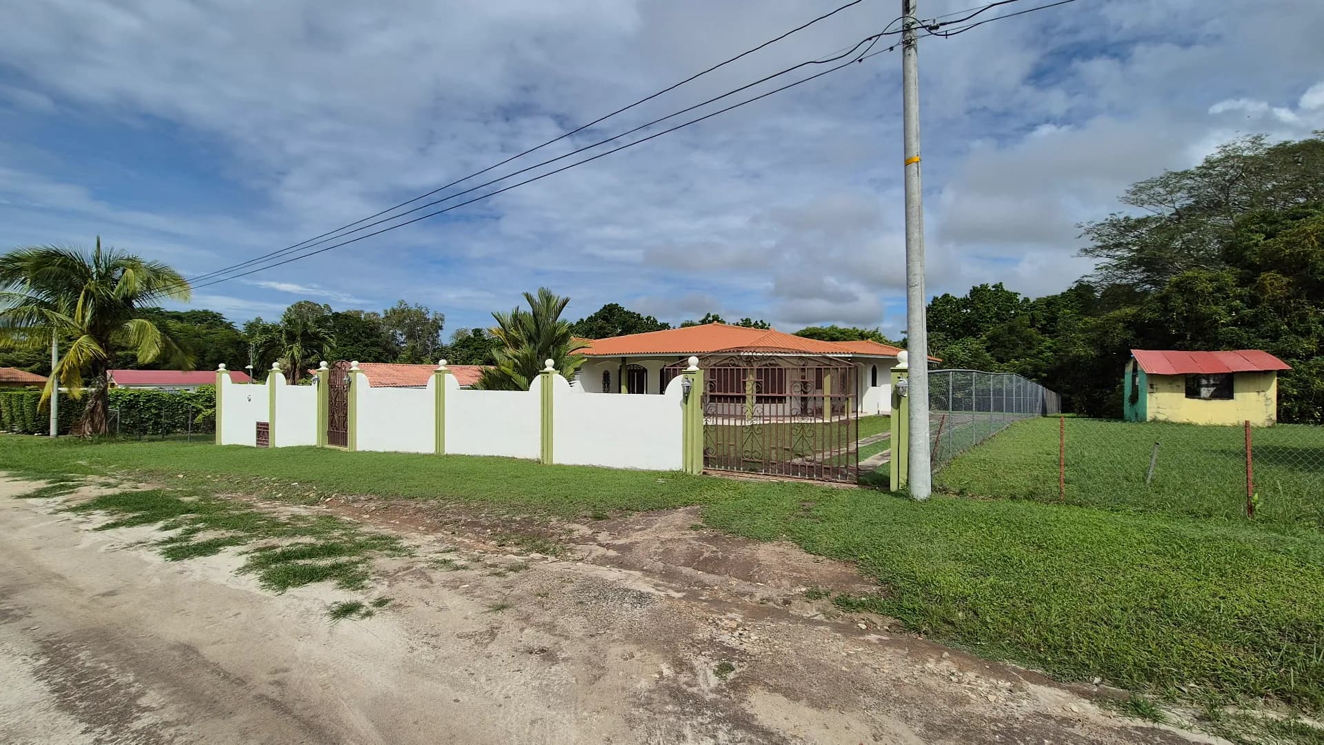 Spacious 4-Bedroom House close to the beach in Santa Clara. R-0516 - Image 4