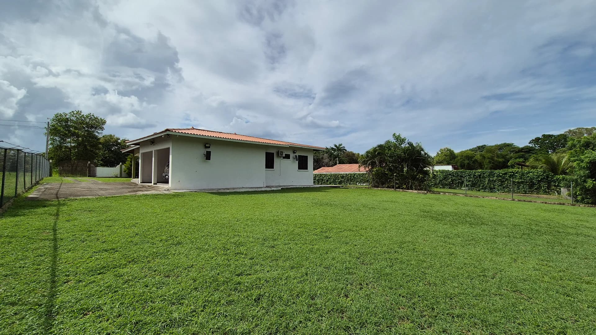 Spacious 4-Bedroom House close to the beach in Santa Clara. R-0516 - Image 6