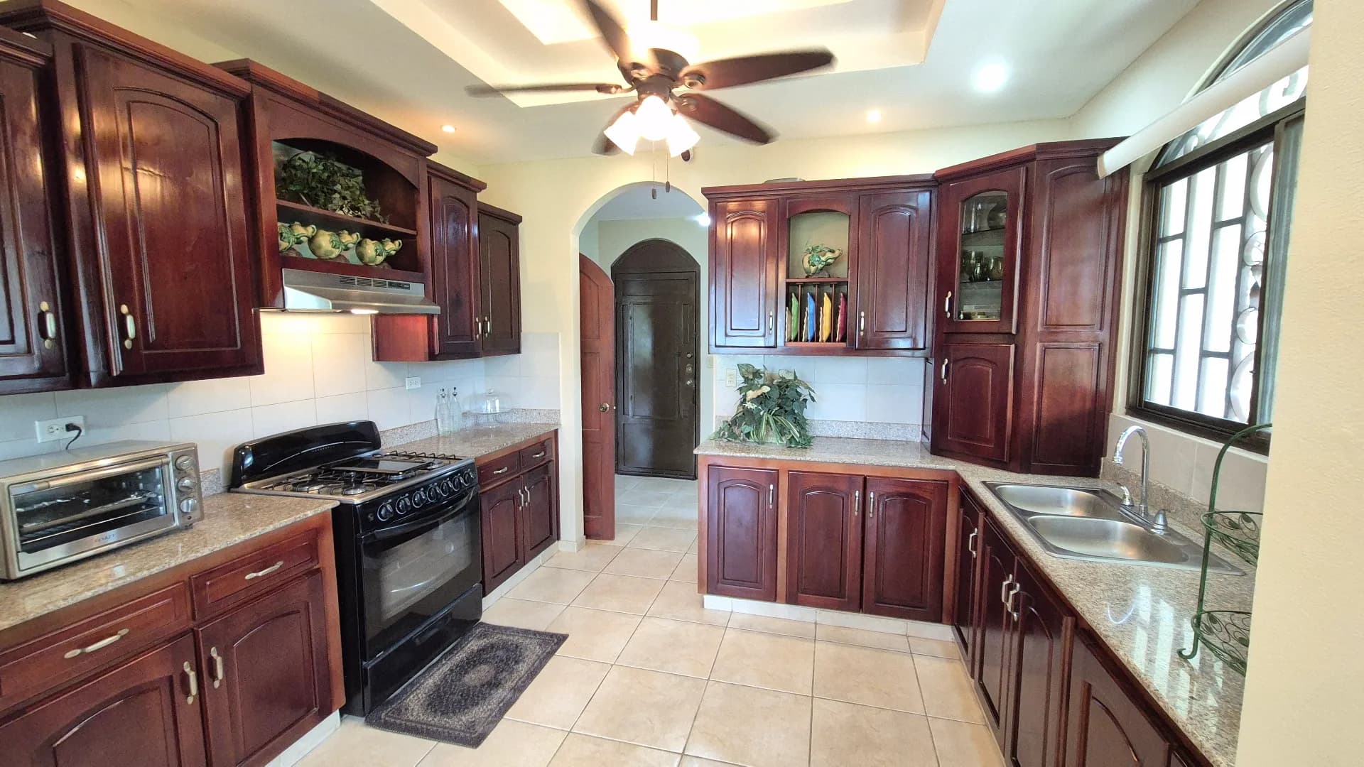 Spacious 4-Bedroom House close to the beach in Santa Clara. R-0516 - Image 8