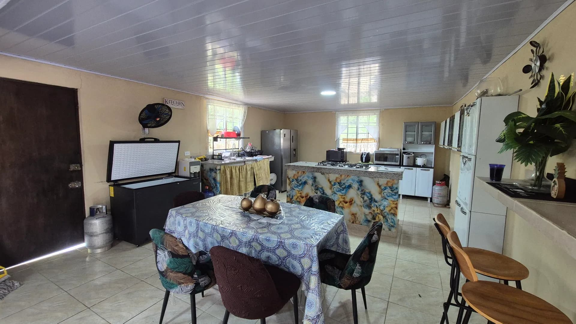 Income Property Opportunity in Gorgona – Spacious Home with Pool and 6 Bedrooms P-0060 - Image 17