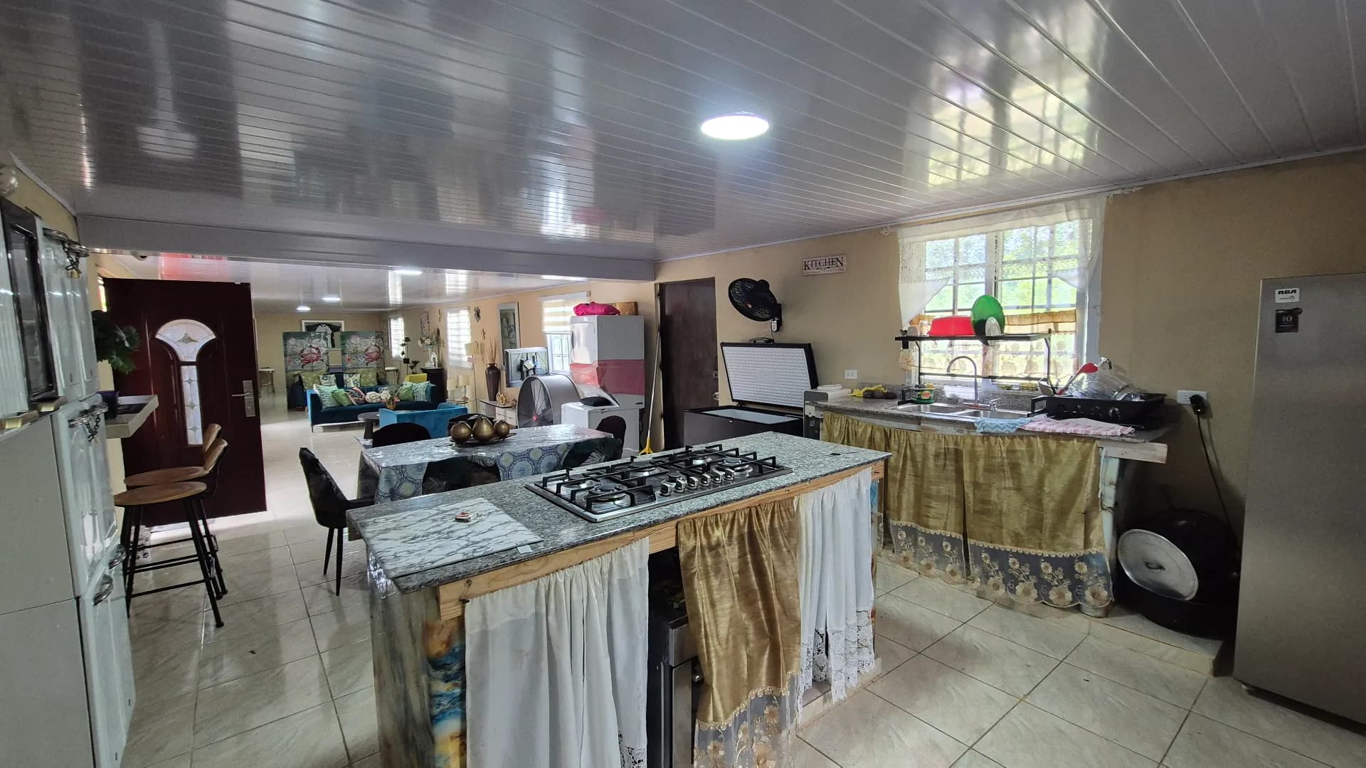 Income Property Opportunity in Gorgona – Spacious Home with Pool and 6 Bedrooms P-0060 - Image 18