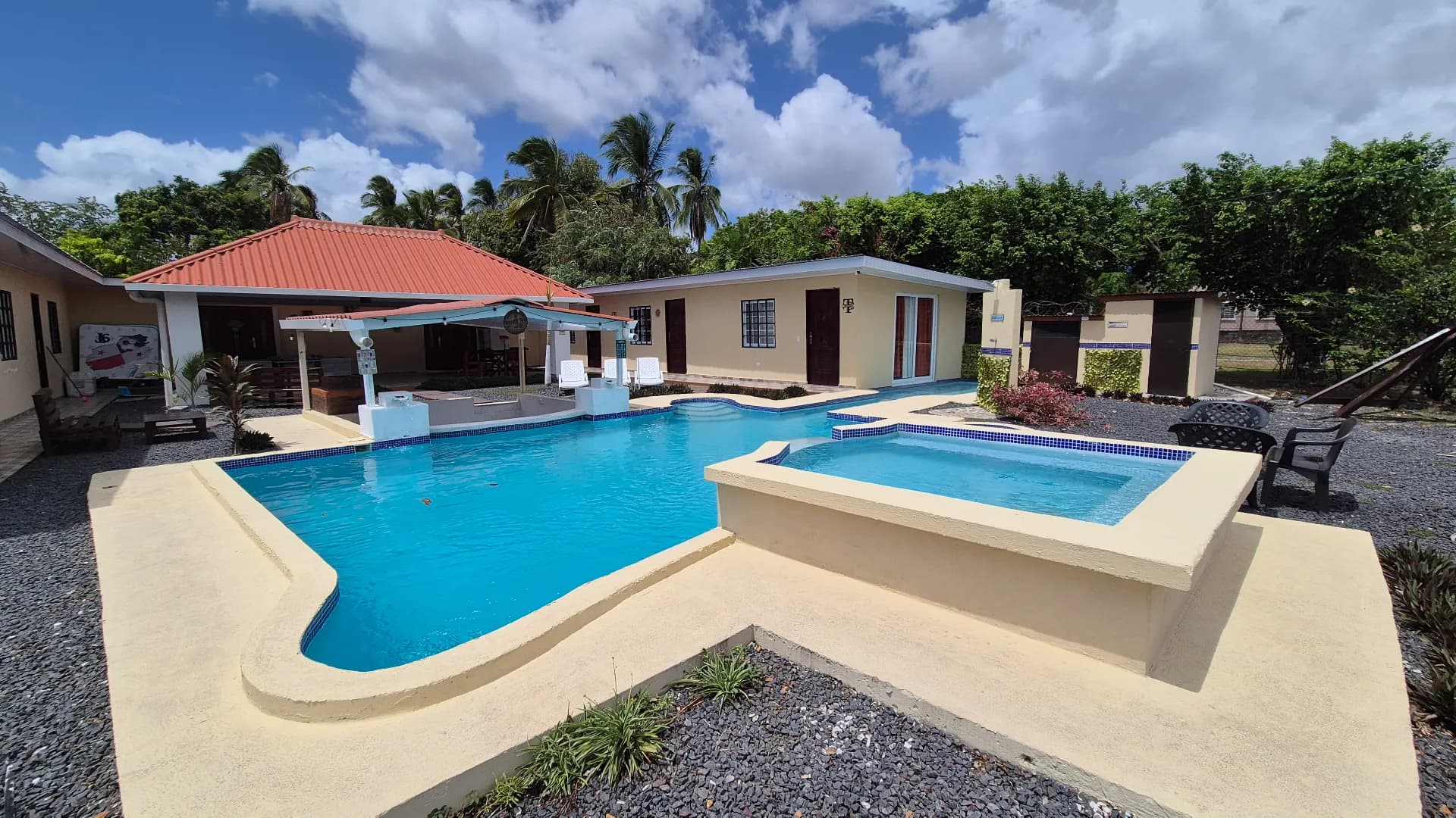 Income Property Opportunity in Gorgona – Spacious Home with Pool and 6 Bedrooms P-0060 - Image 2