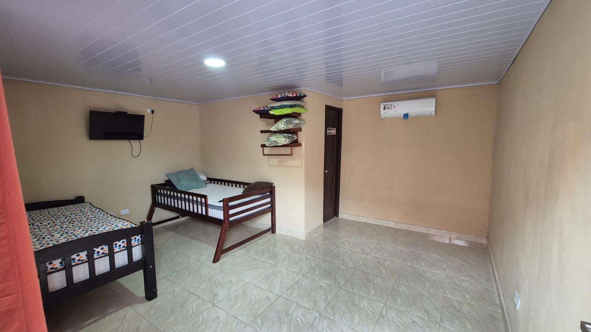 Income Property Opportunity in Gorgona – Spacious Home with Pool and 6 Bedrooms P-0060 - Image 31
