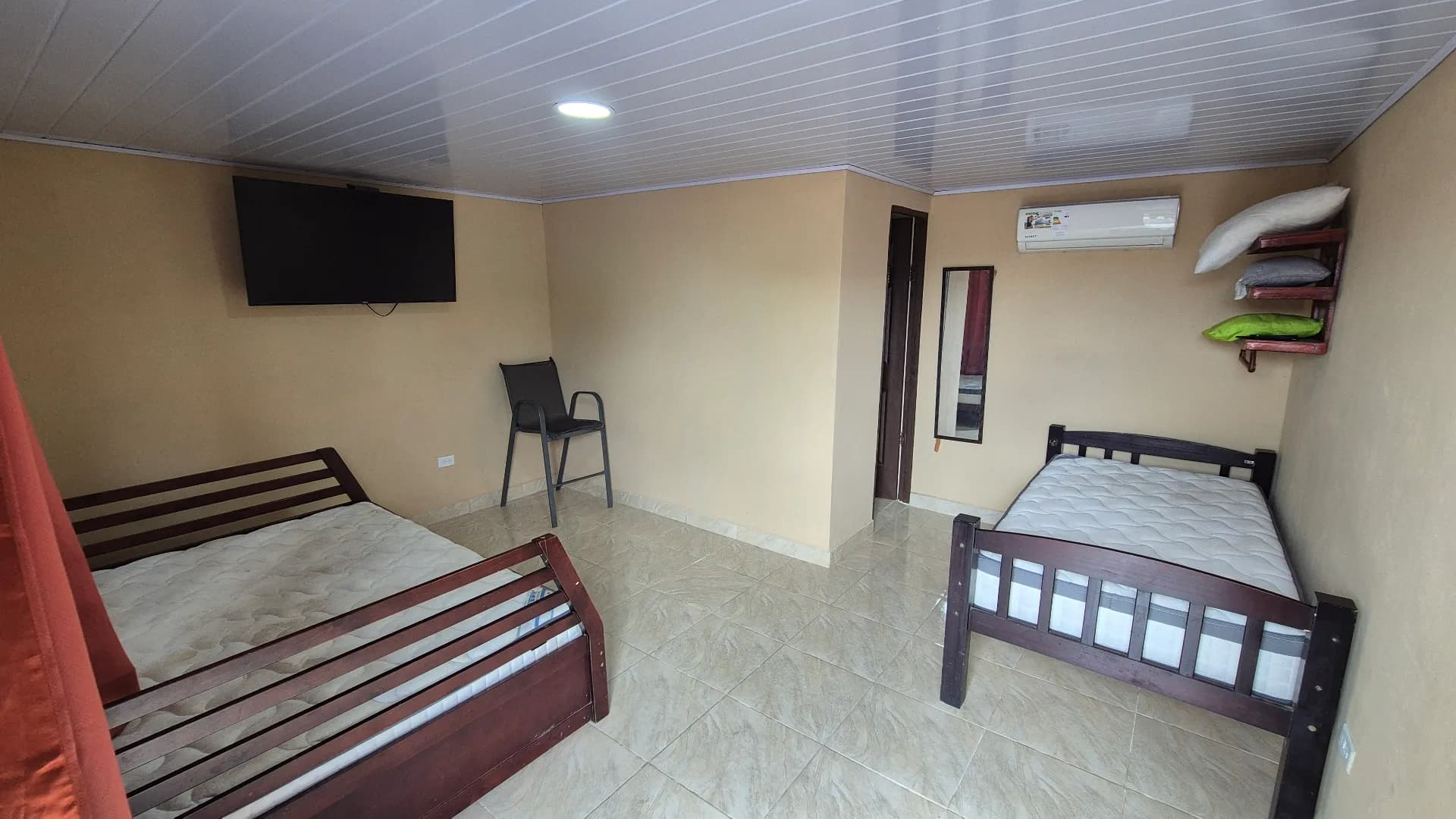 Income Property Opportunity in Gorgona – Spacious Home with Pool and 6 Bedrooms P-0060 - Image 34