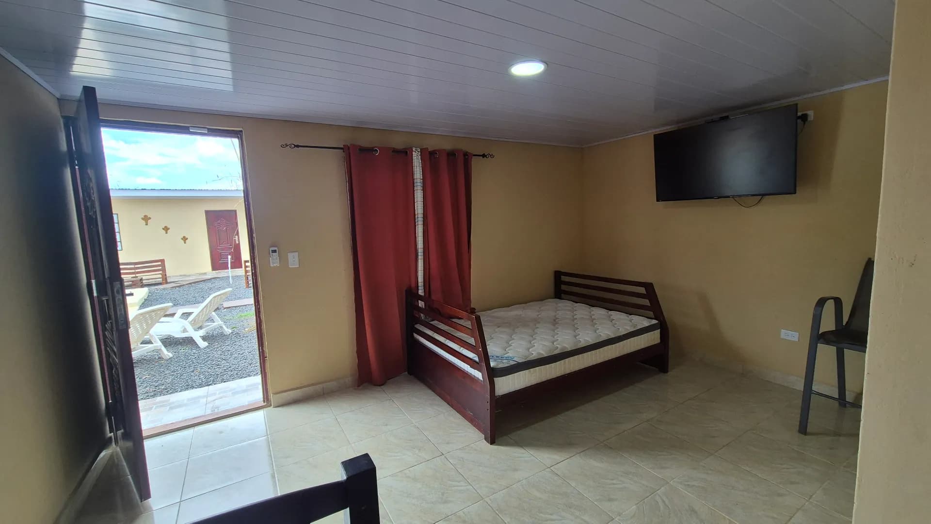 Income Property Opportunity in Gorgona – Spacious Home with Pool and 6 Bedrooms P-0060 - Image 35