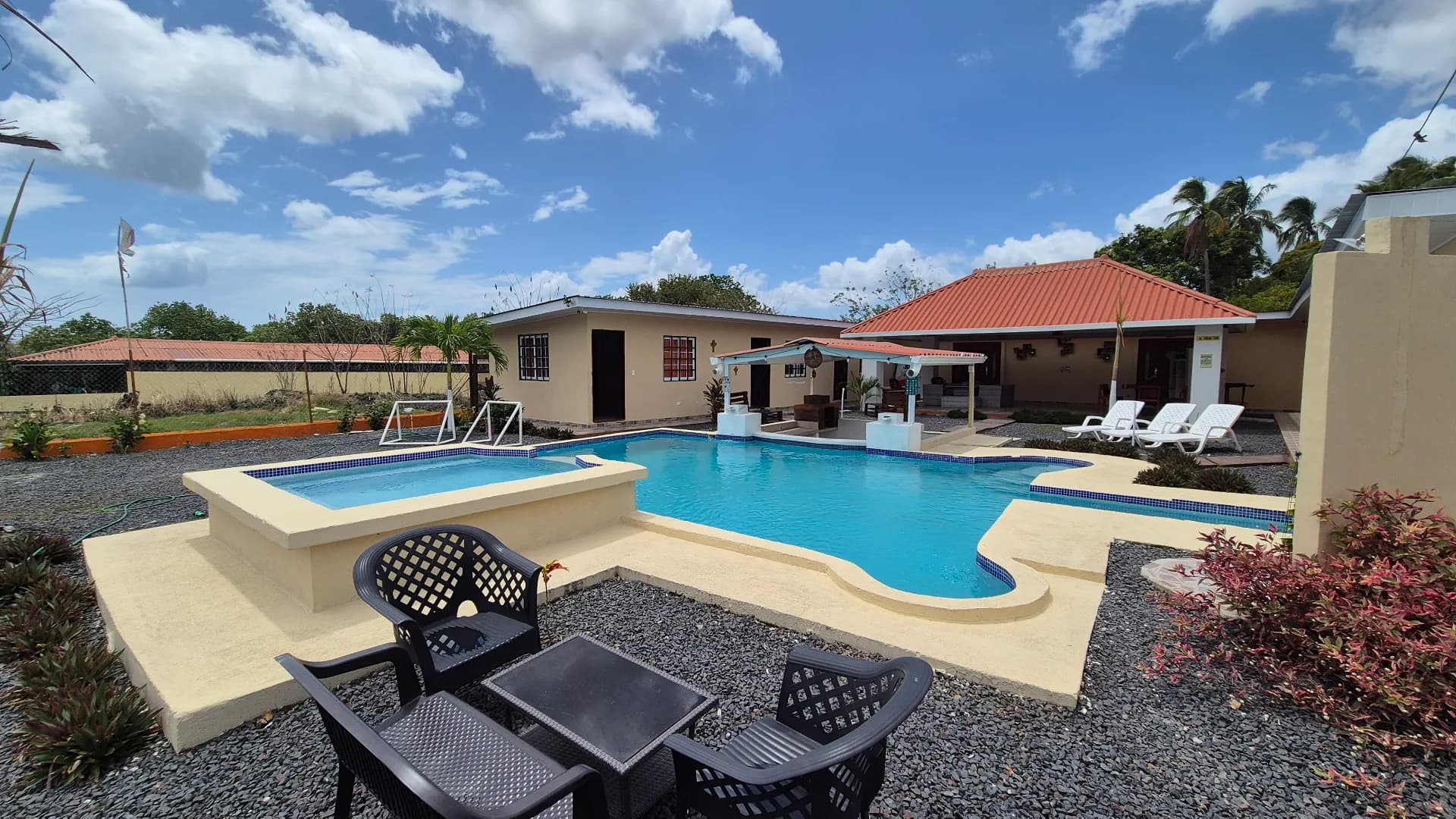 Income Property Opportunity in Gorgona – Spacious Home with Pool and 6 Bedrooms P-0060 - Image 3
