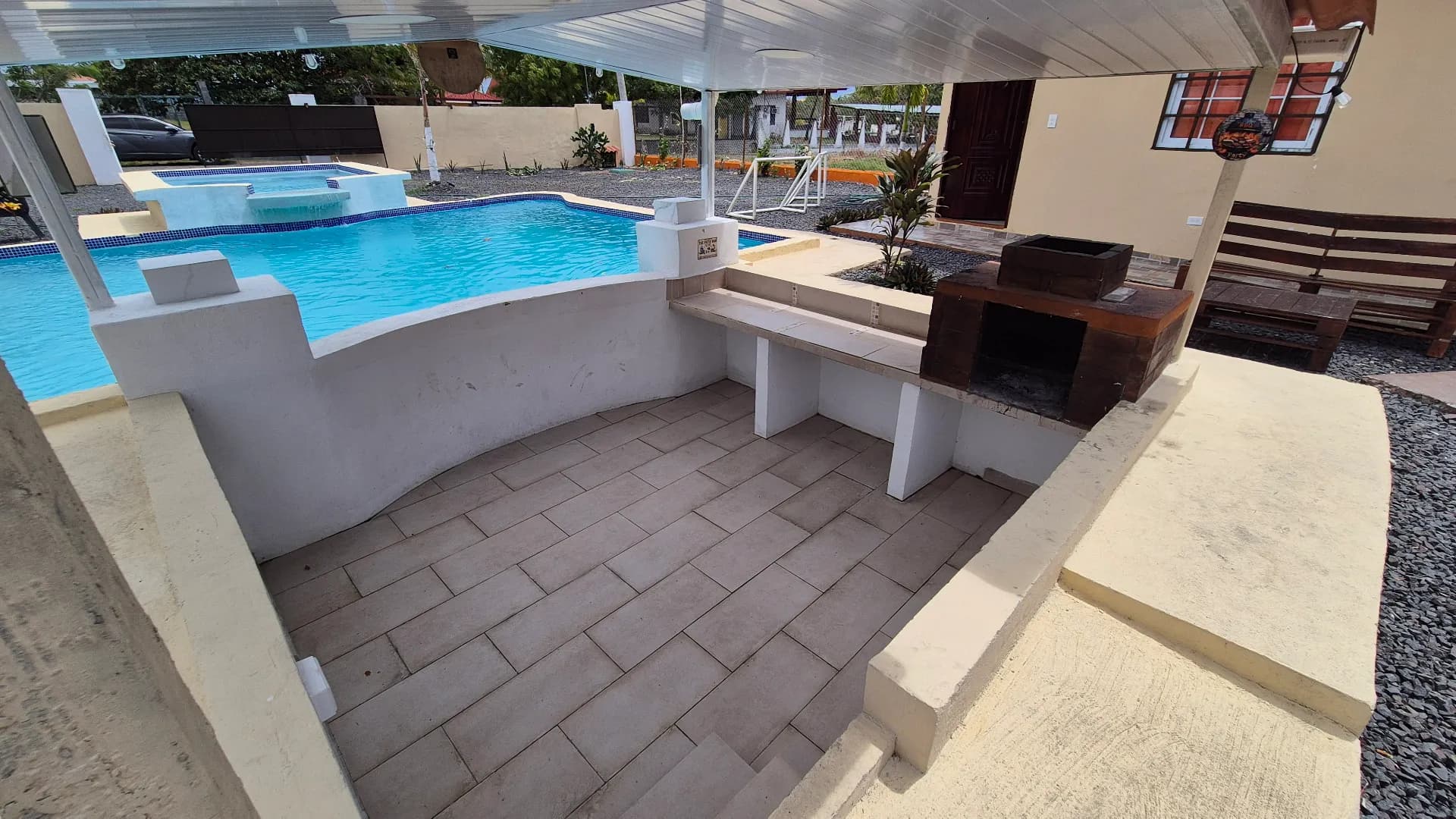 Income Property Opportunity in Gorgona – Spacious Home with Pool and 6 Bedrooms P-0060 - Image 10
