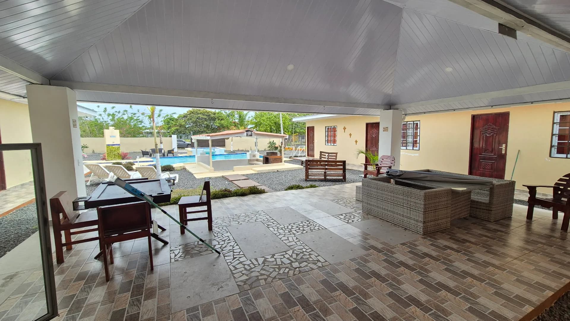 Income Property Opportunity in Gorgona – Spacious Home with Pool and 6 Bedrooms P-0060 - Image 11