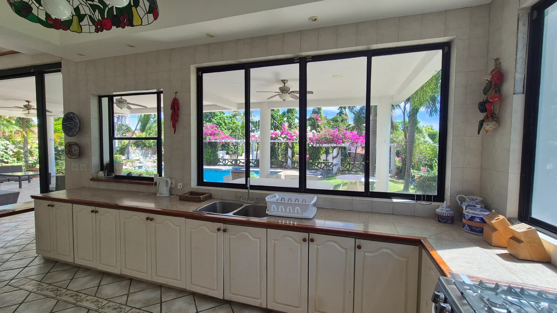 Elegant Two-Story Beachside Residence with 6 Bedrooms in Gated Coronado Community P-0601 - Image 14