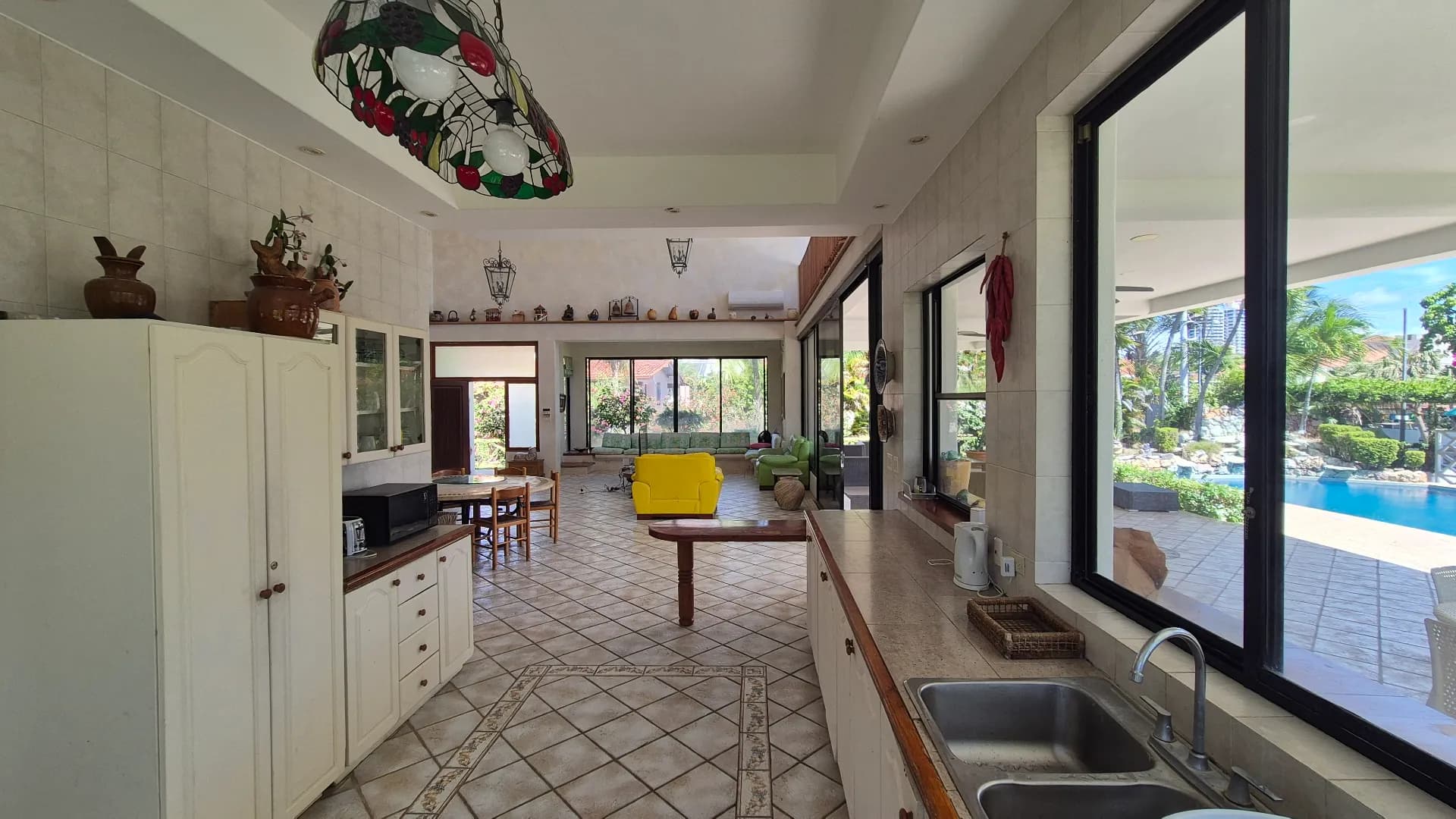 Elegant Two-Story Beachside Residence with 6 Bedrooms in Gated Coronado Community P-0601 - Image 15