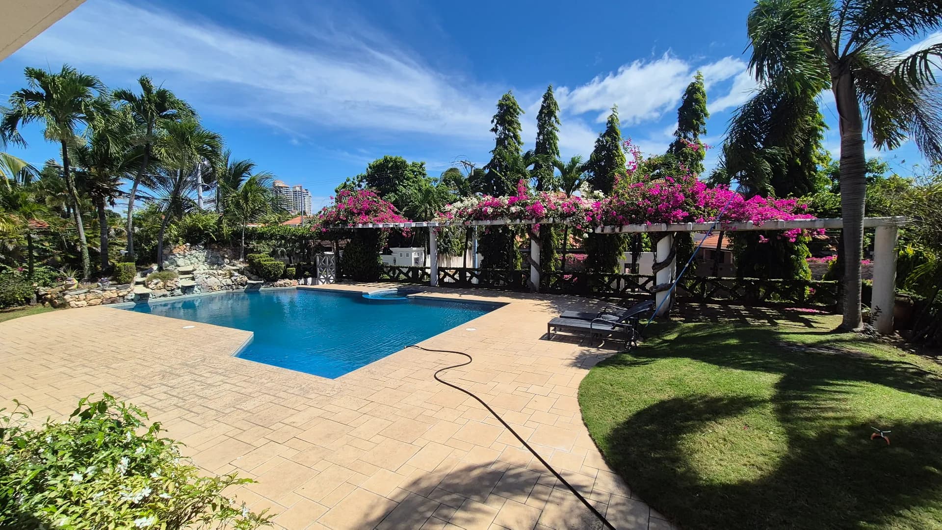 Elegant Two-Story Beachside Residence with 6 Bedrooms in Gated Coronado Community P-0601 - Image 21