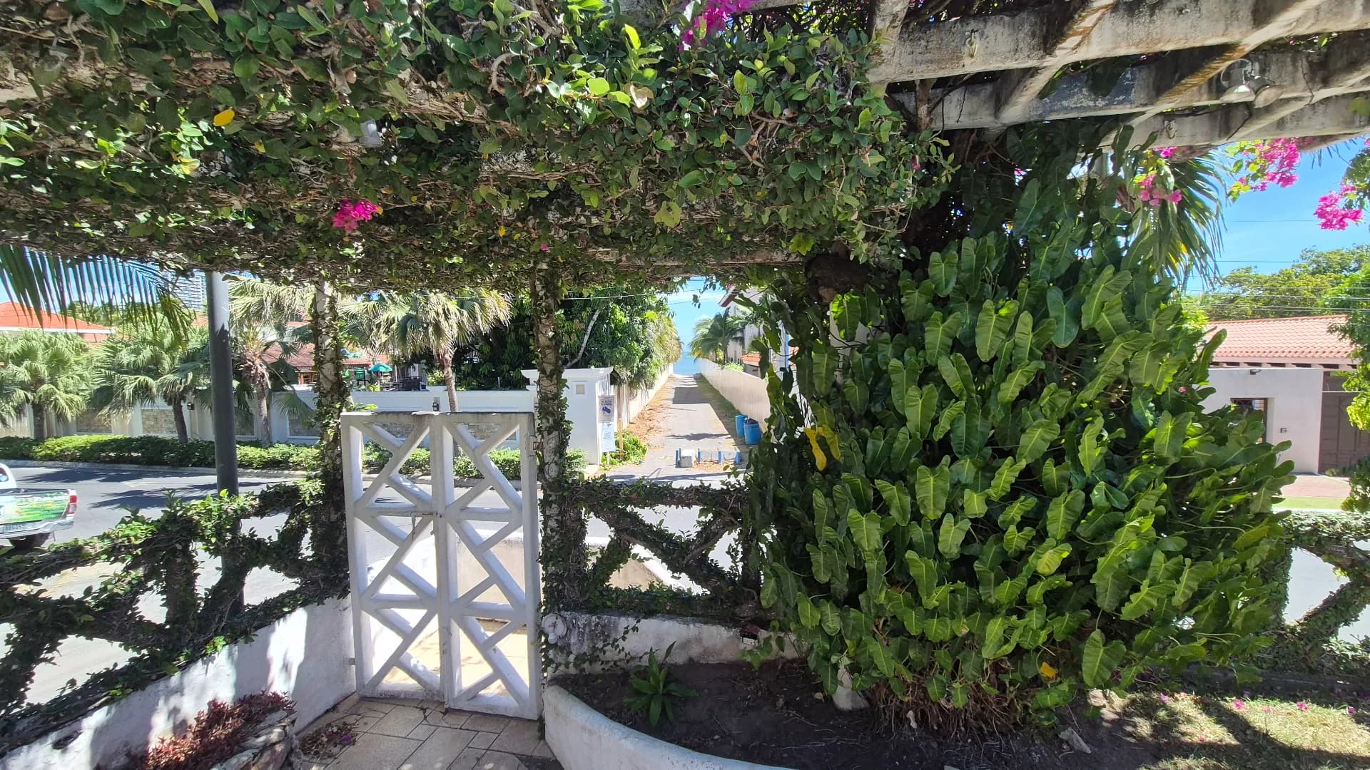 Elegant Two-Story Beachside Residence with 6 Bedrooms in Gated Coronado Community P-0601 - Image 25