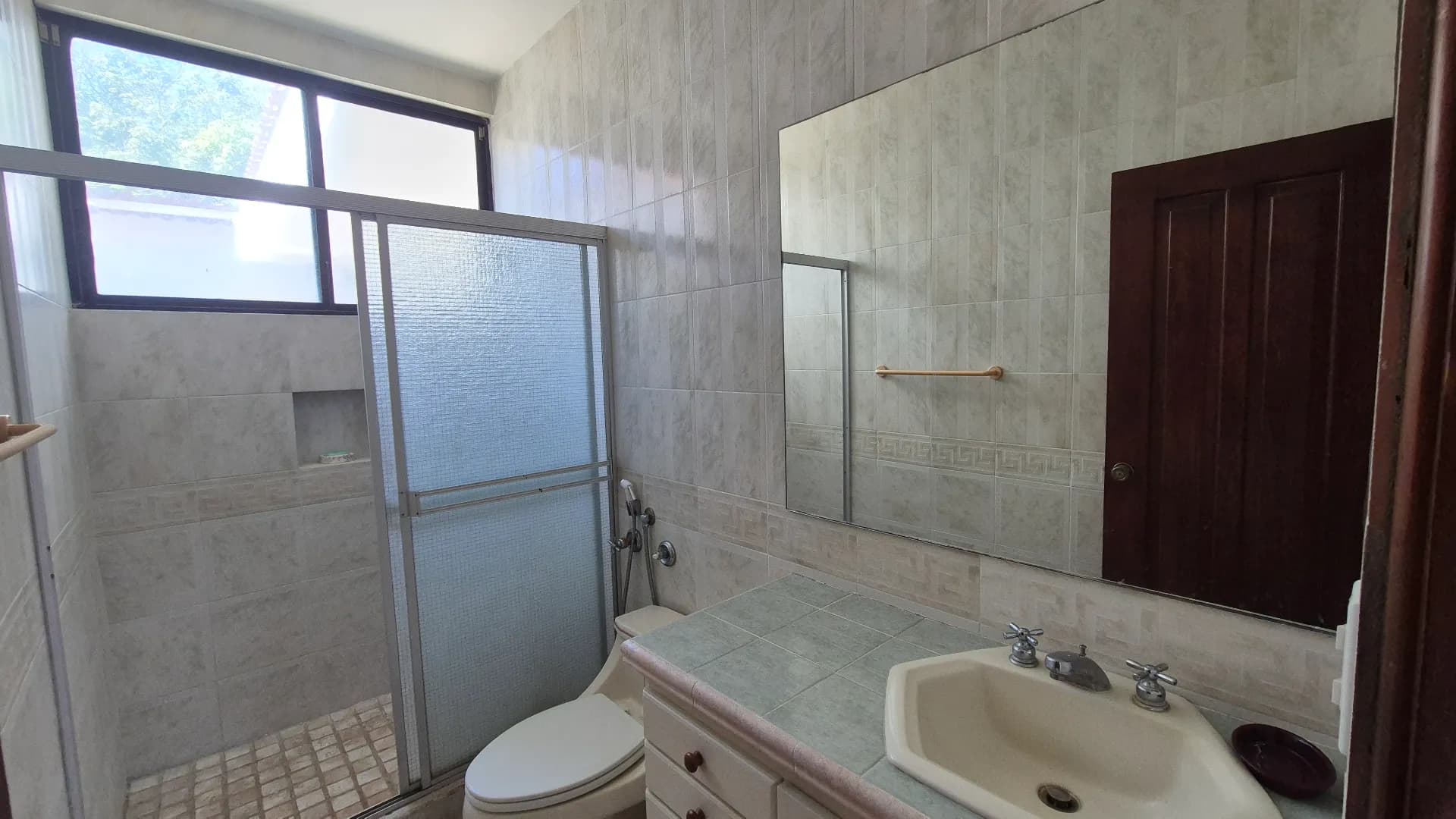 Elegant Two-Story Beachside Residence with 6 Bedrooms in Gated Coronado Community P-0601 - Image 35