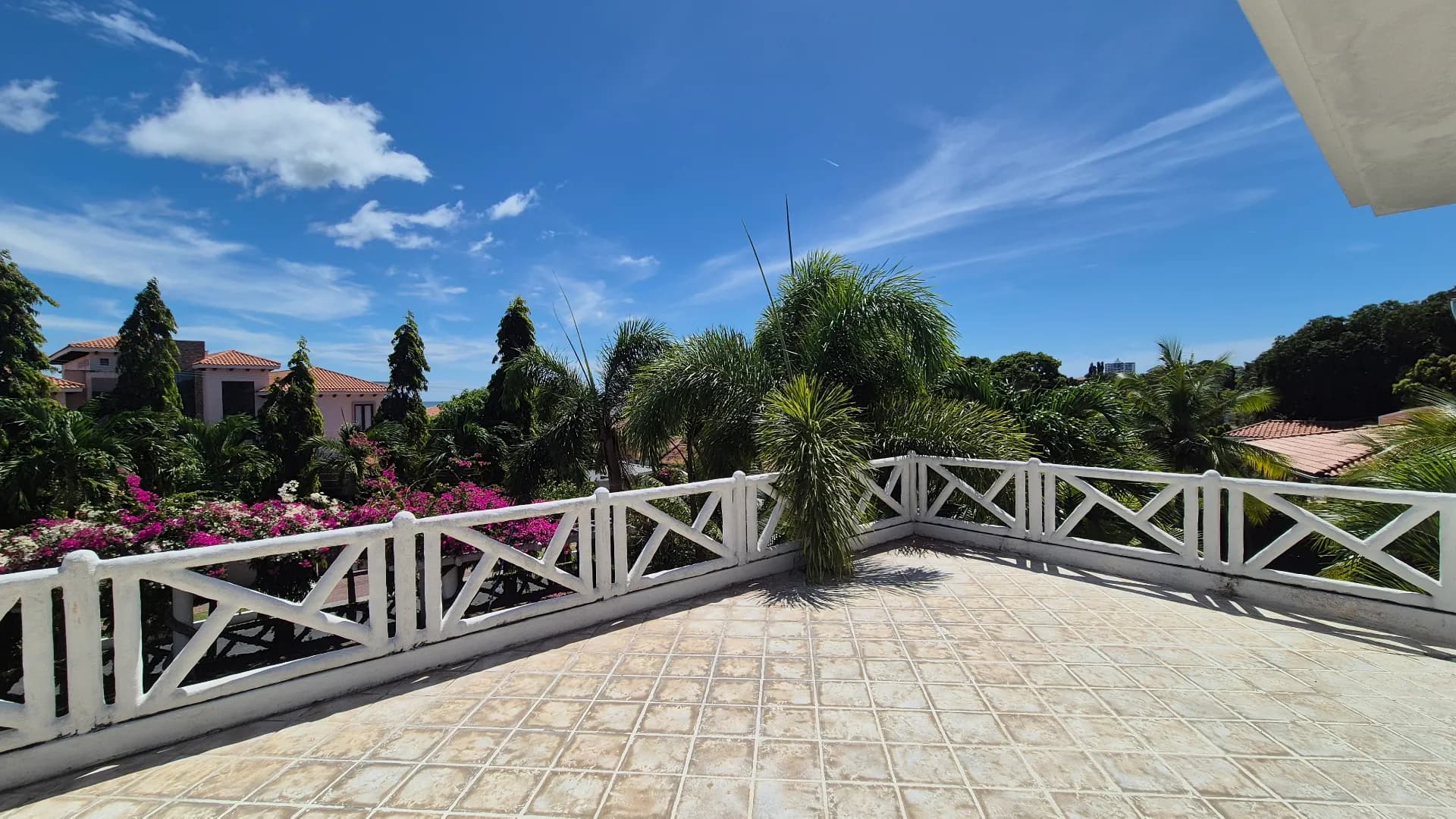 Elegant Two-Story Beachside Residence with 6 Bedrooms in Gated Coronado Community P-0601 - Image 41