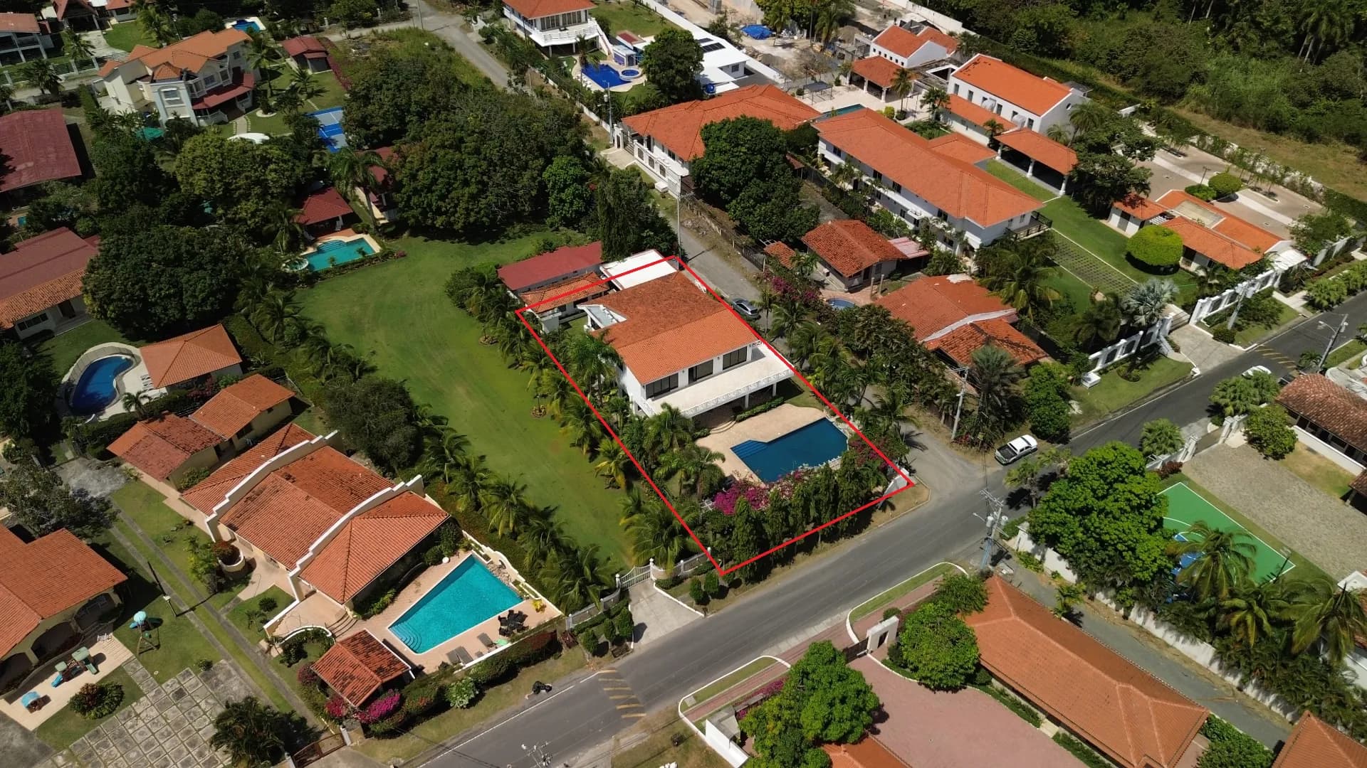 Elegant Two-Story Beachside Residence with 6 Bedrooms in Gated Coronado Community P-0601 - Image 57