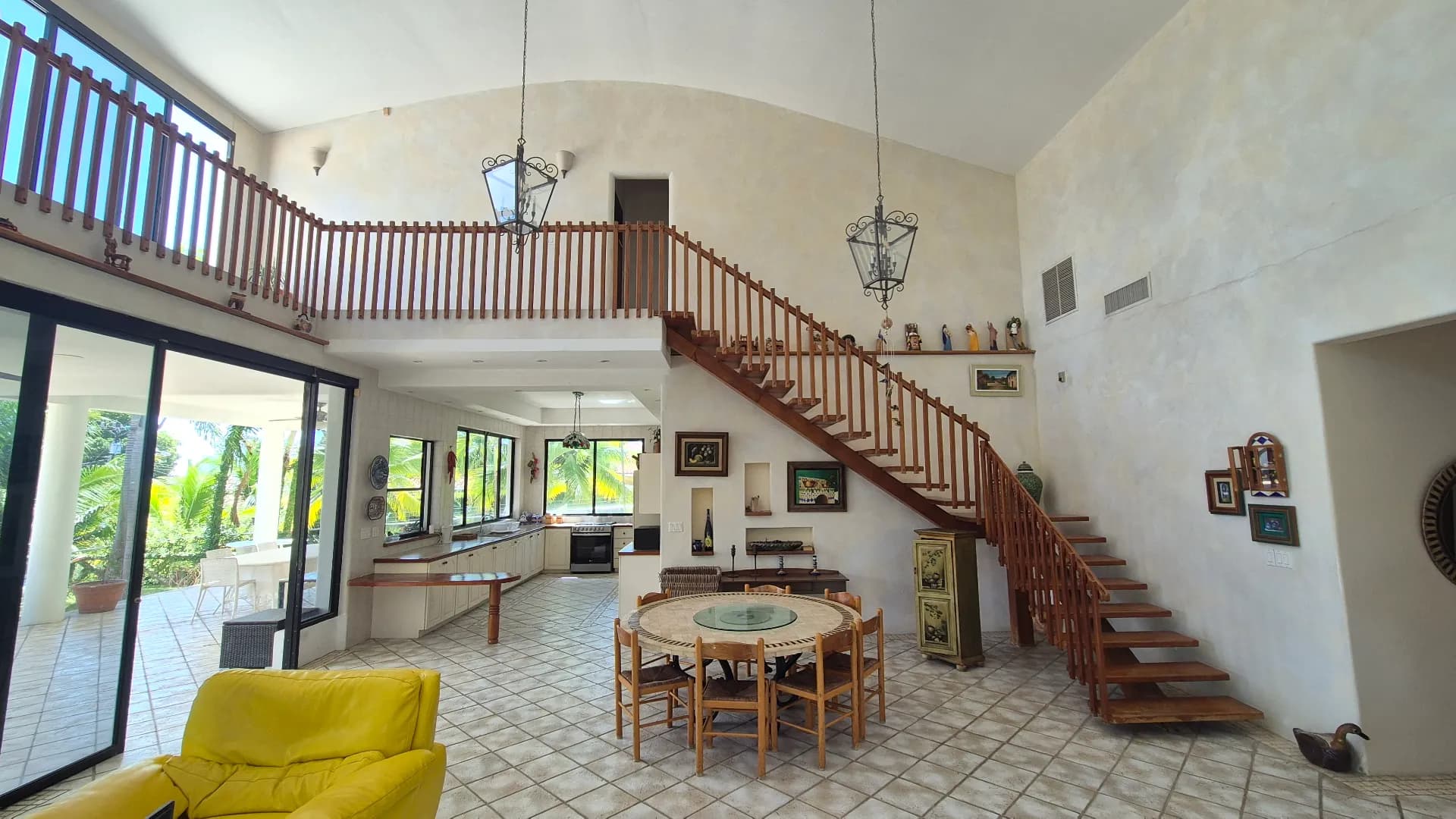 Elegant Two-Story Beachside Residence with 6 Bedrooms in Gated Coronado Community P-0601 - Image 10