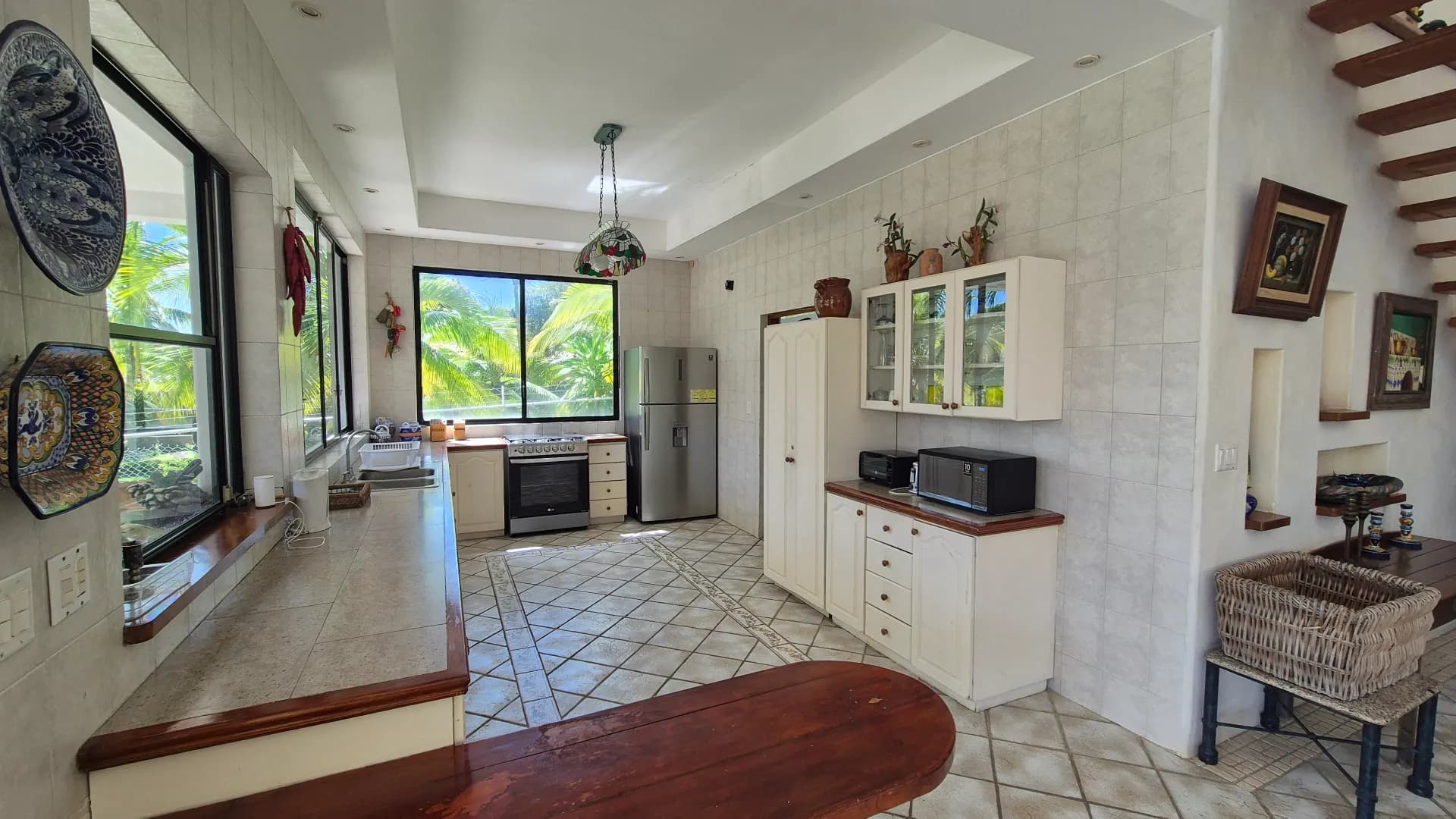 Elegant Two-Story Beachside Residence with 6 Bedrooms in Gated Coronado Community P-0601 - Image 11