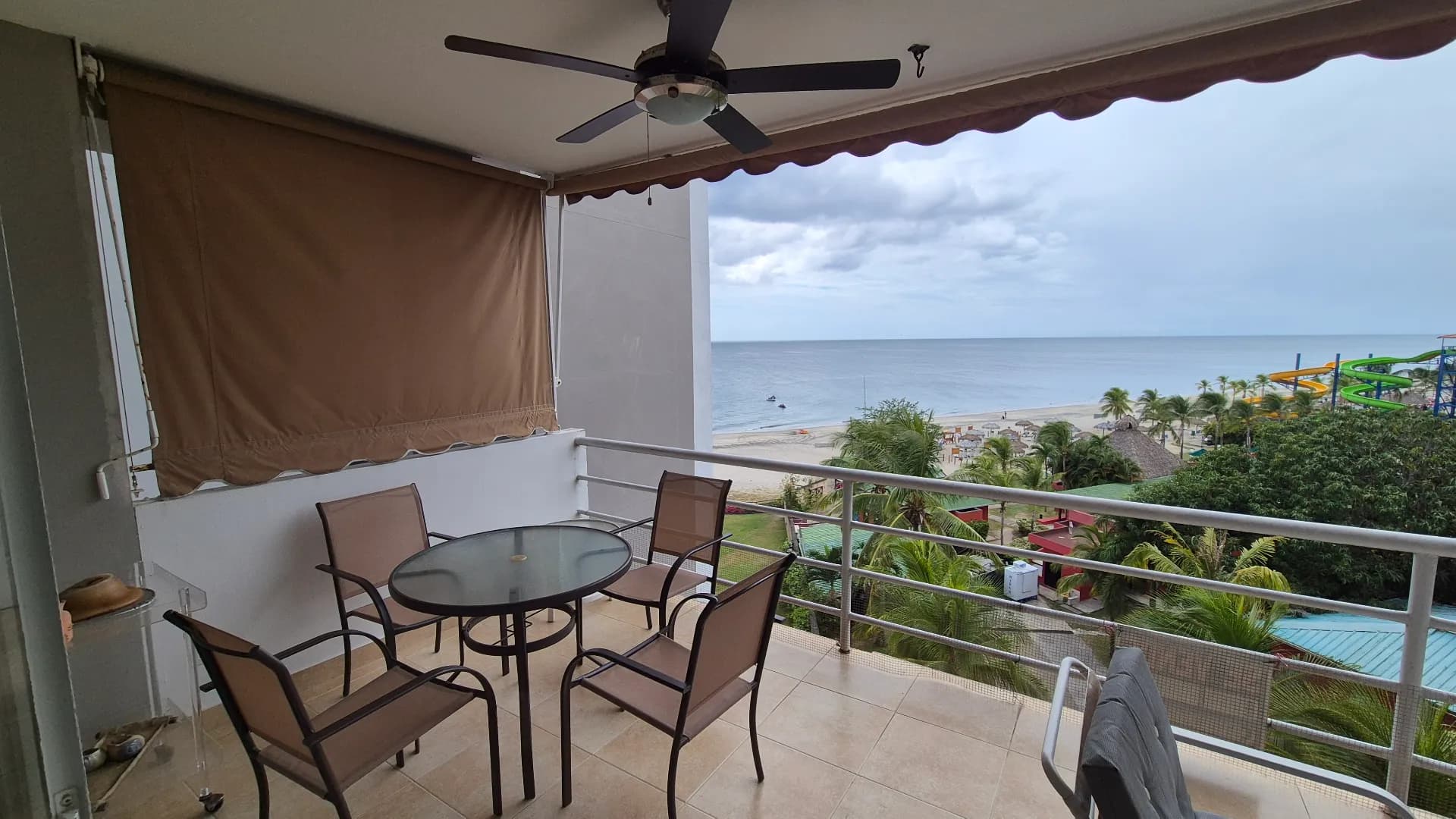Live Oceanfront: Spacious 3-Bedroom Apartment in Río Hato P-0498