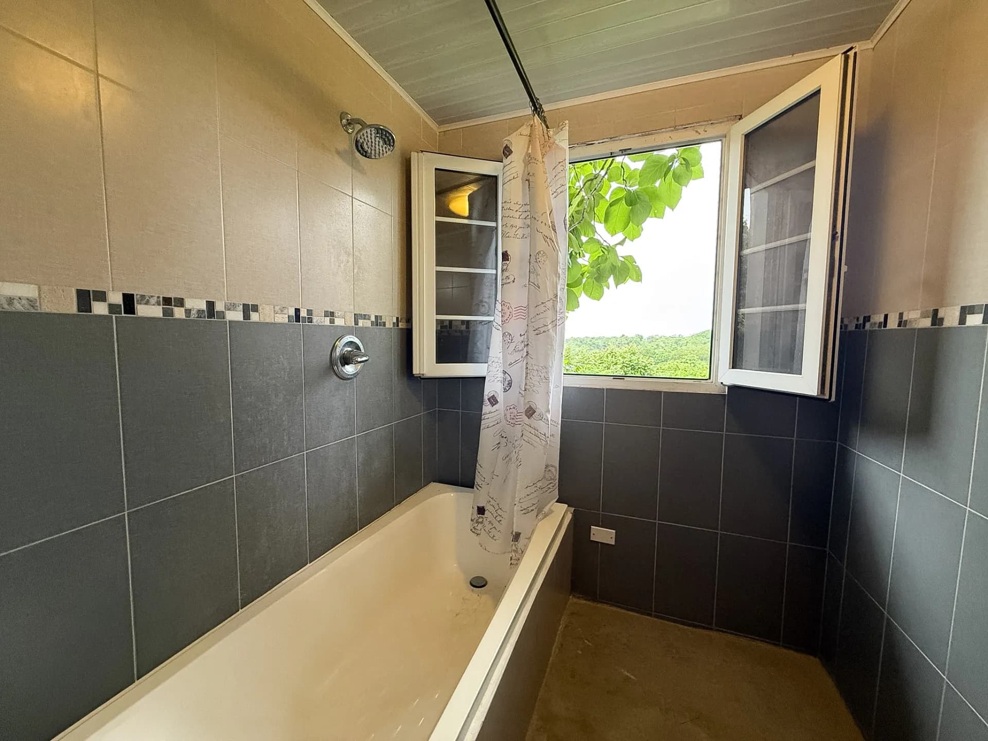 Spacious Two Story Home with Expansion Potential in Coronado Town, Panama R-0056 - Image 14