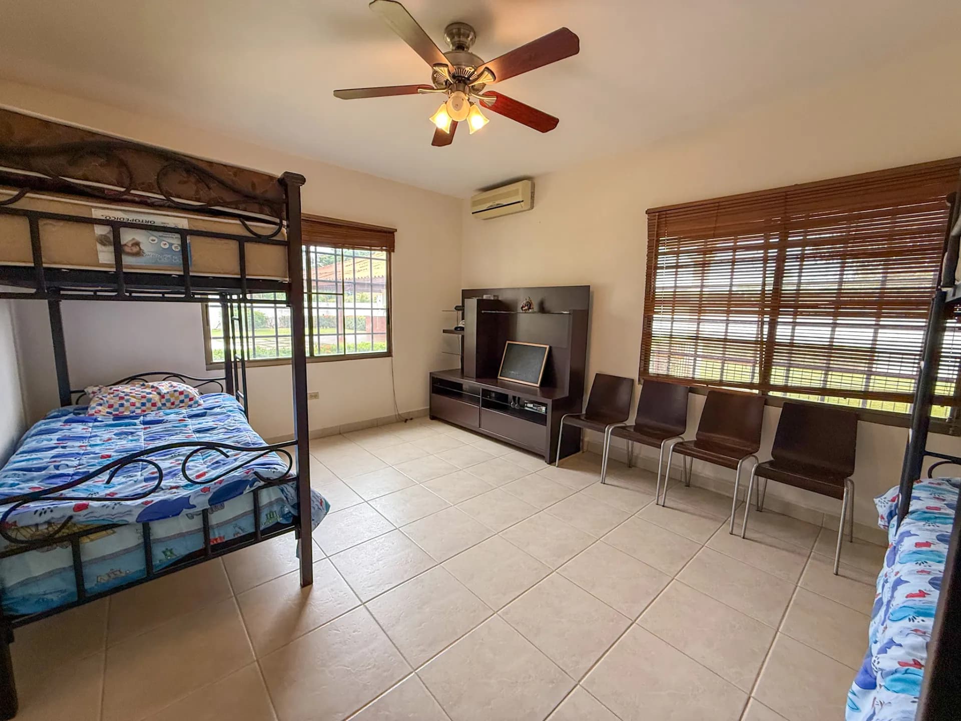 Spacious 3-Bedroom Beachside Home, 0.28 Acres, Large Pool, Coronado, Panama  R-0023 - Image 19