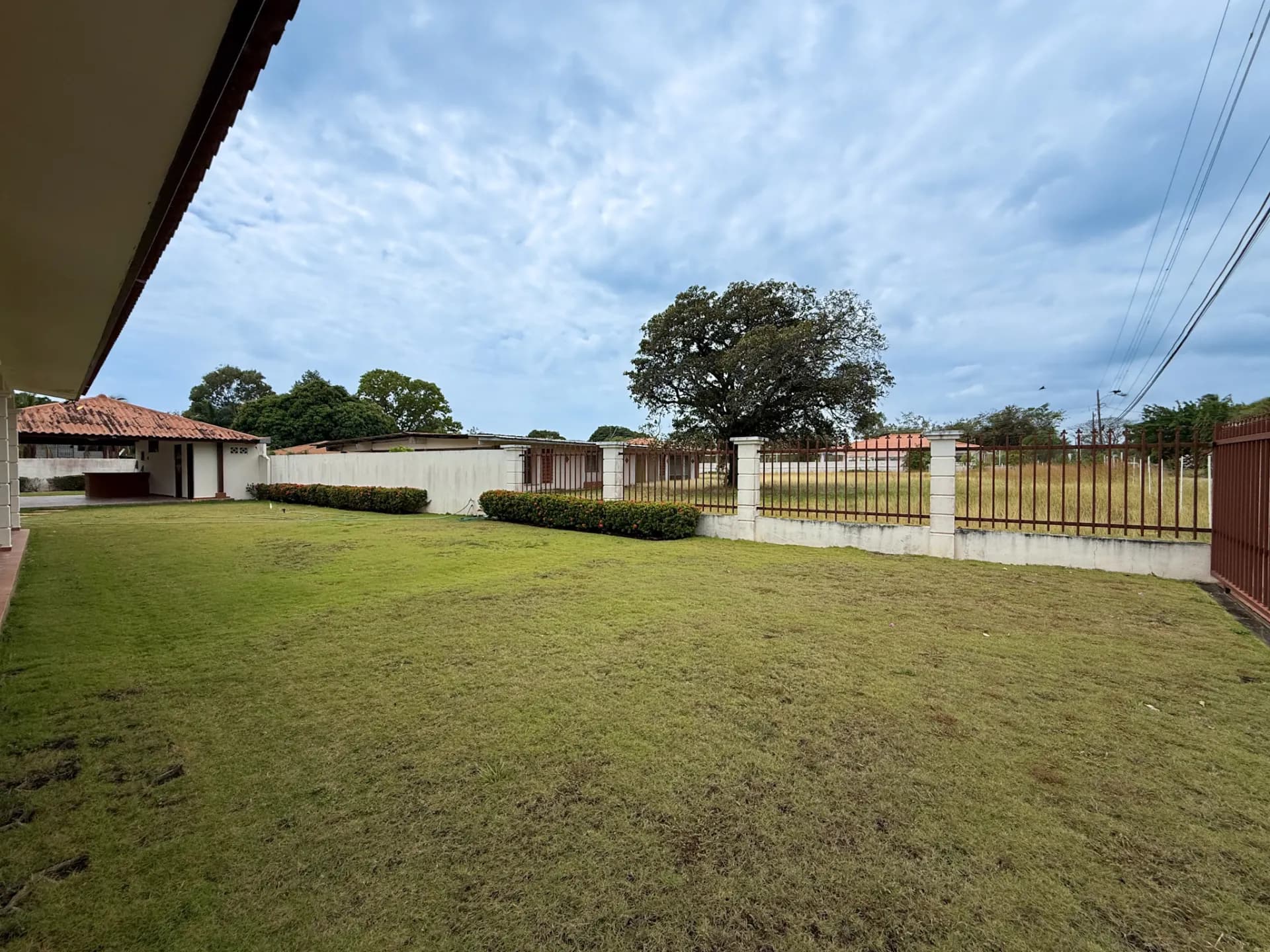 Spacious 3-Bedroom Beachside Home, 0.28 Acres, Large Pool, Coronado, Panama  R-0023 - Image 24